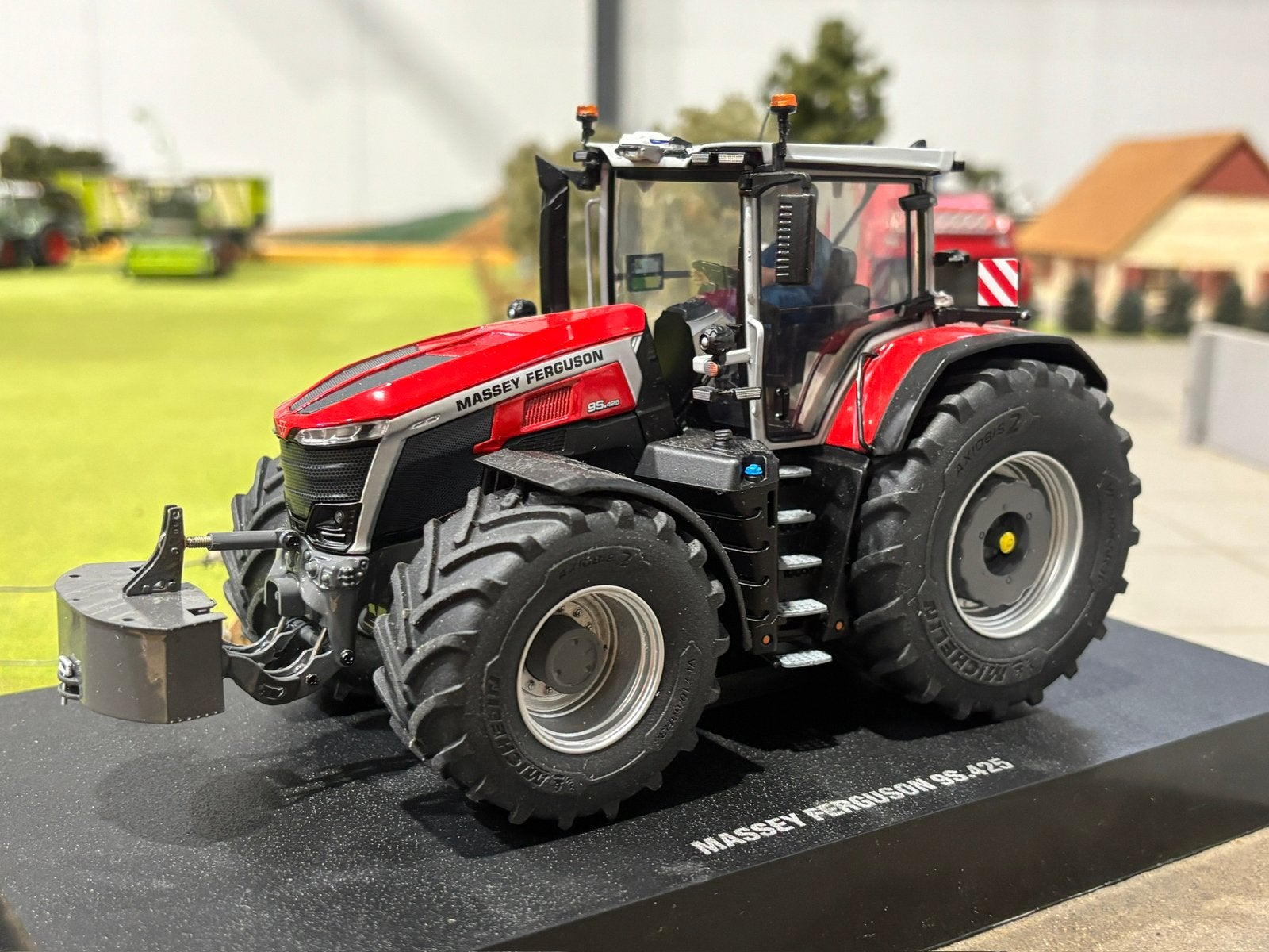 Massey Ferguson 9S 425, Ophalen of Verzenden, Zo goed als nieuw, Tractor of Landbouw, Universal Hobbies