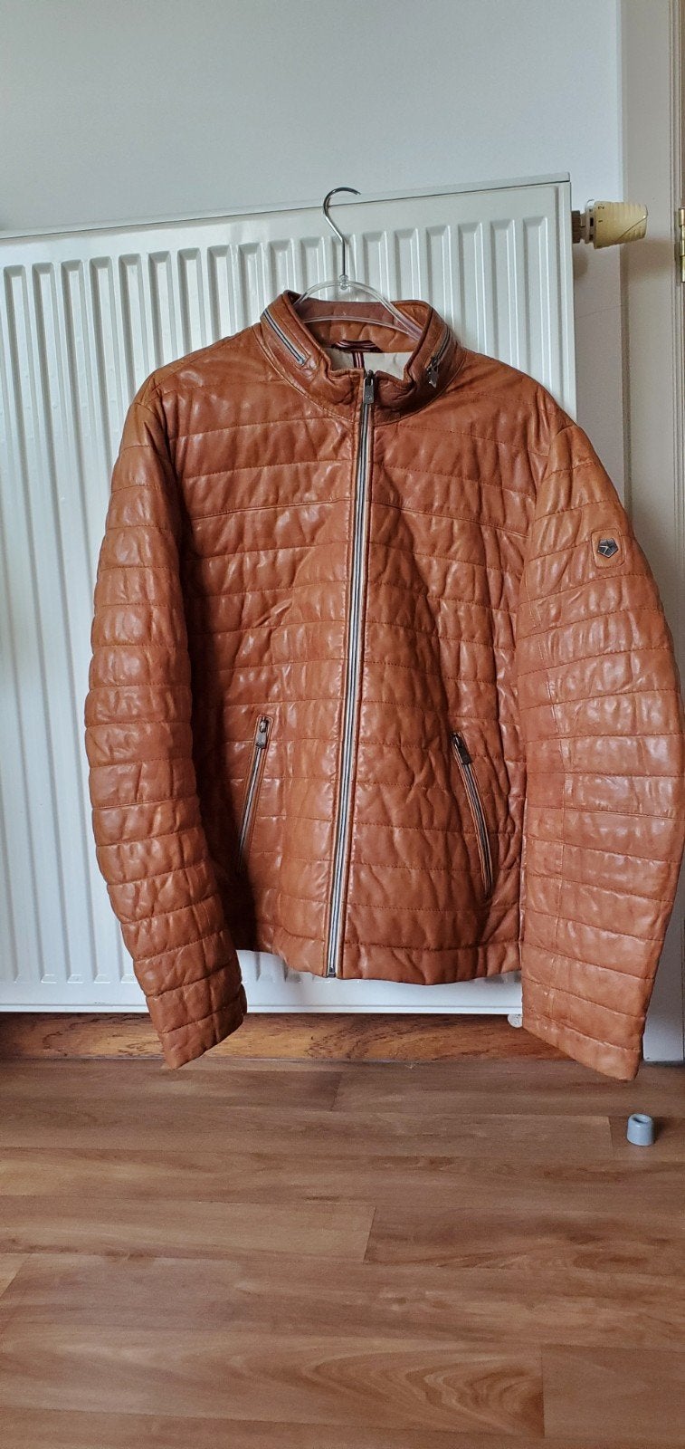 Leder jas Milestone cognac kleur.
Maat 52 of L
100% lamslede, Ophalen of Verzenden, Zo goed als nieuw, Maat 52/54 (L), Bruin