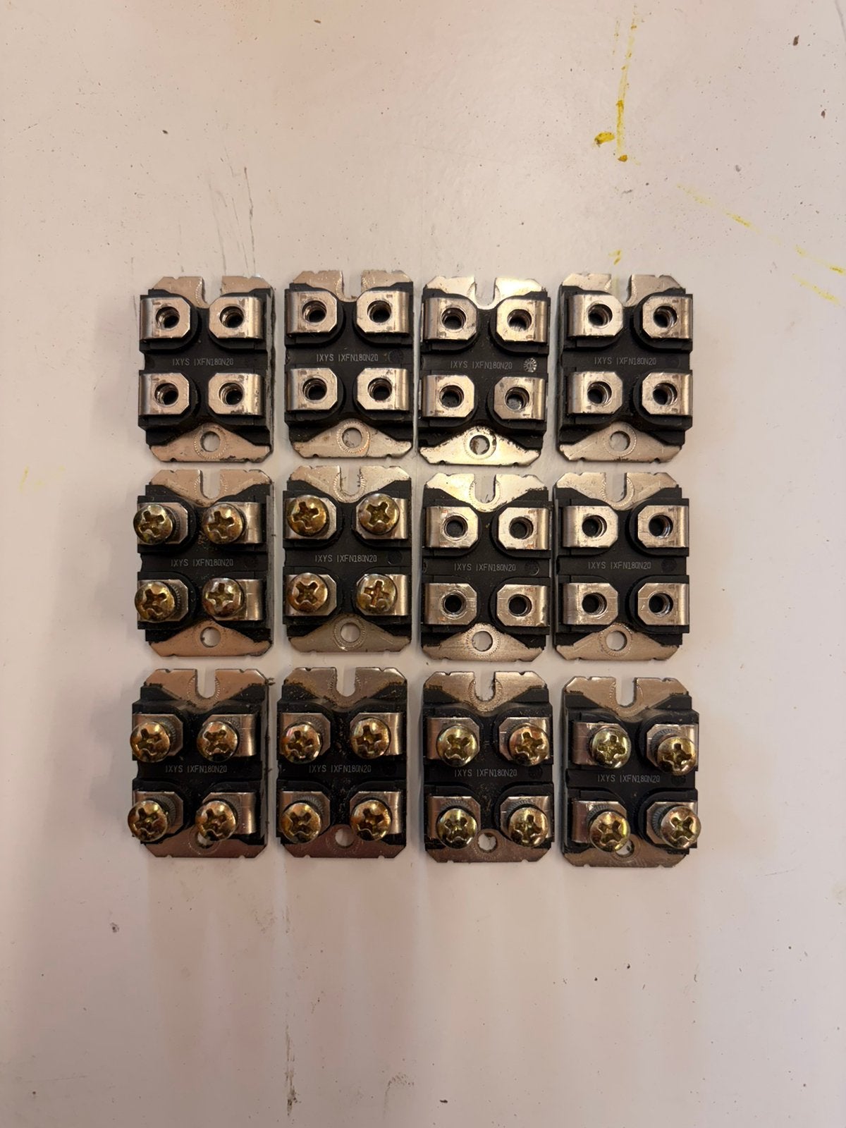 12 stuks IXYS IXFN180N20 Power MOSFET – 200V / 180A, Ophalen of Verzenden, Gebruikt