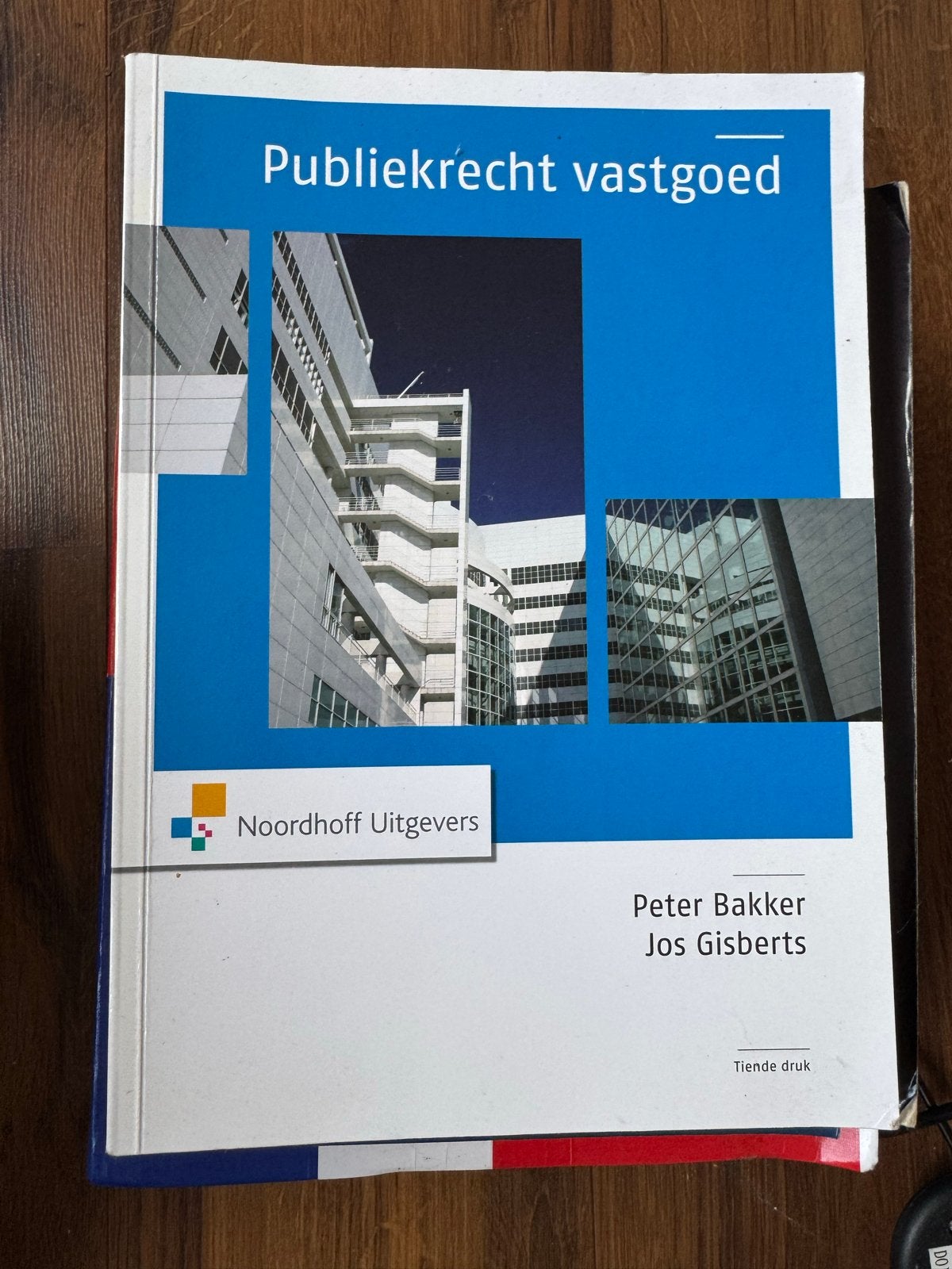 Publiekrecht vastgoed - Peter Bakker, Jos Gisberts, Ophalen of Verzenden, Gamma, Gelezen, HBO