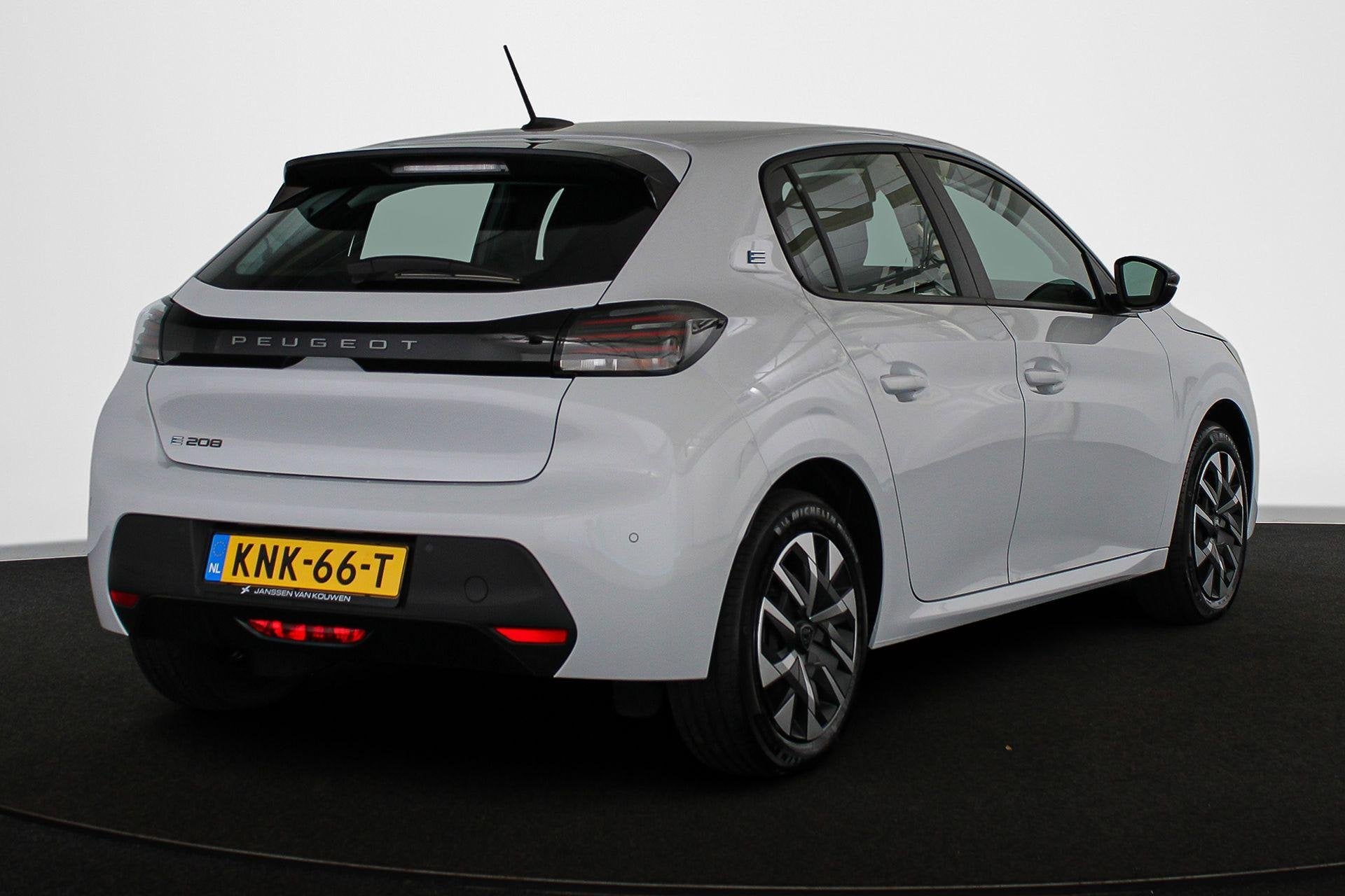 Peugeot e-208 EV Style 50 kWh Apple CarPlay Climate Control, Auto's, Gebruikt, Wit, Origineel Nederlands, Parkeersensor