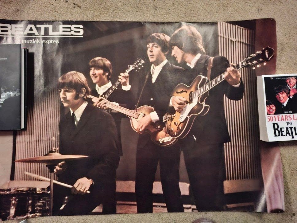 The Beatles Anthology Poster - Nederlandse Editie, Deurposter of groter, Ophalen of Verzenden, Muziek, Rechthoekig Staand