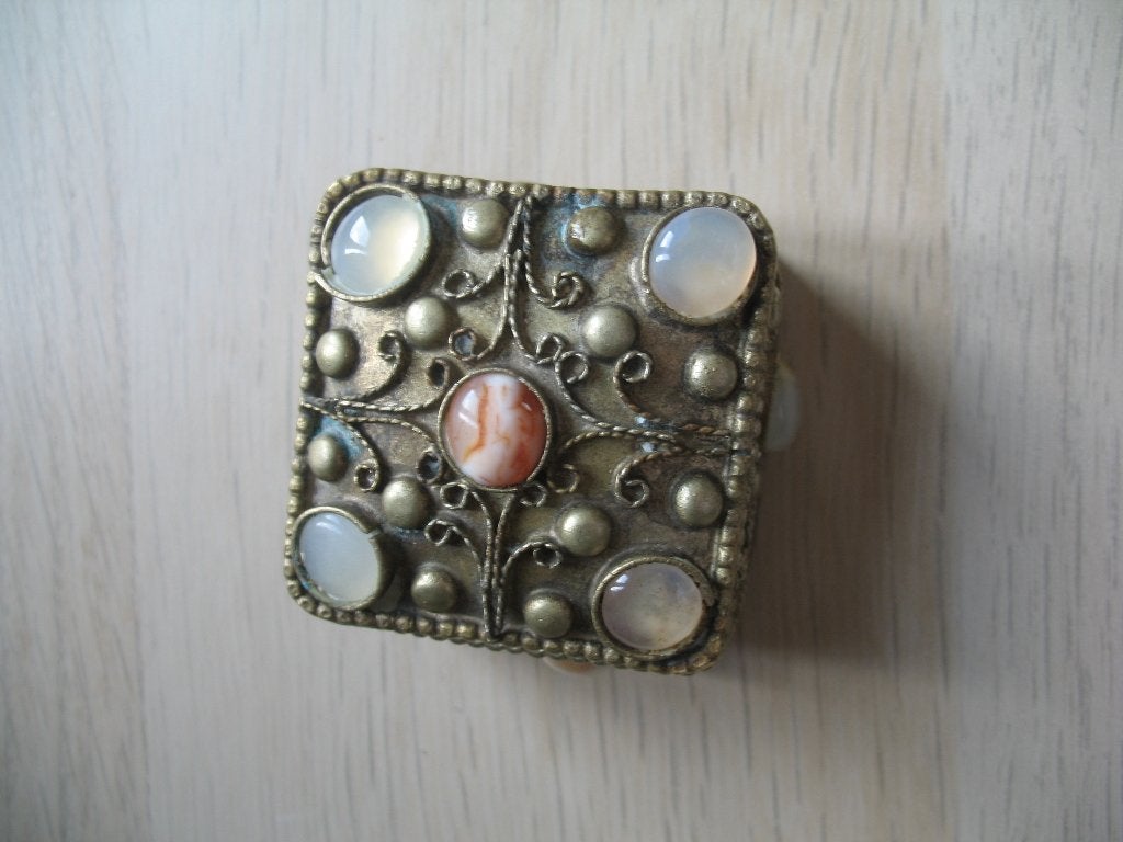 Opbergdoosje Tibetaans zilver + Cabochons ( Nr. 2 )Vintage, Antiek en Kunst, Curiosa en Brocante, Ophalen of Verzenden