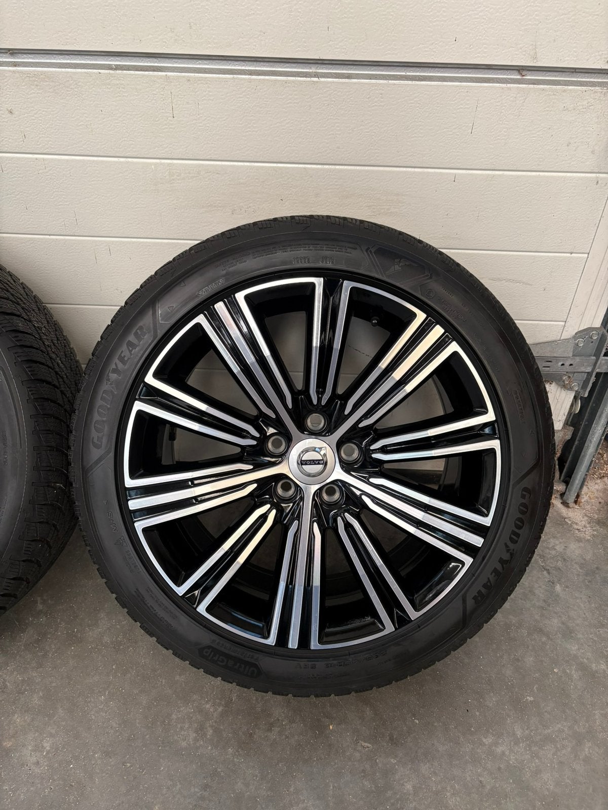 Volvo V60 S60 Inscription 18inch winterset DEMO Goodyear, 18 inch, Gebruikt, Banden en Velgen, Zweden