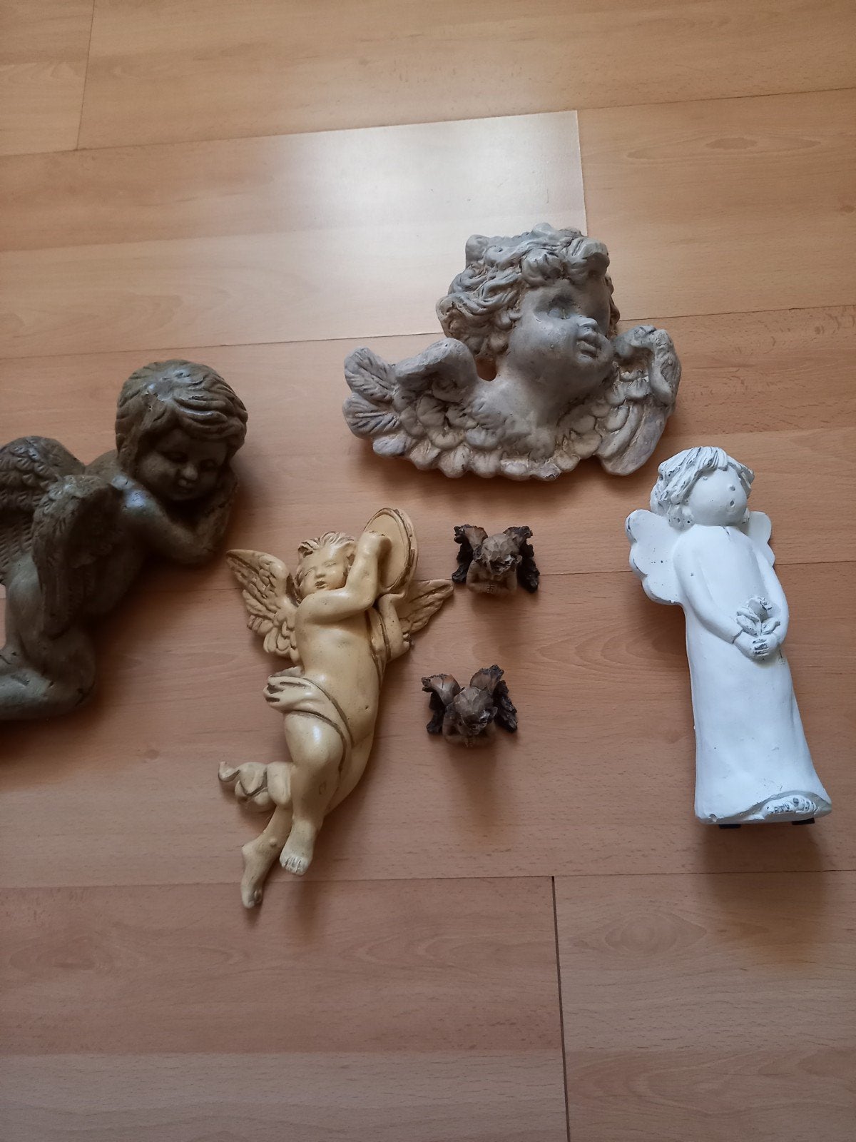 6 Engelen: 3 om op te hangen en 3 staande engelen, Ophalen