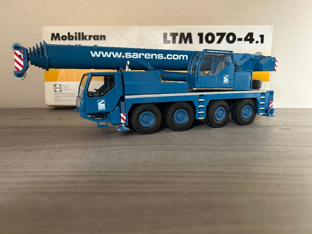 Sarens Liebherr Ltm 1070-4.1 2100.8 Conrad 1:50, Verzenden, Zo goed als nieuw, Hijskraan, Tractor of Landbouw, Conrad