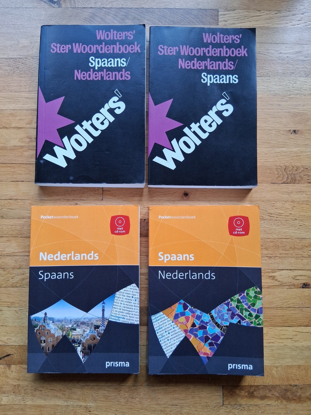 2 setjes woordenboeken Spaans Nederlands Nederlands Spaans, Boeken, Woordenboeken, Ophalen of Verzenden, Zo goed als nieuw, Prisma of Spectrum