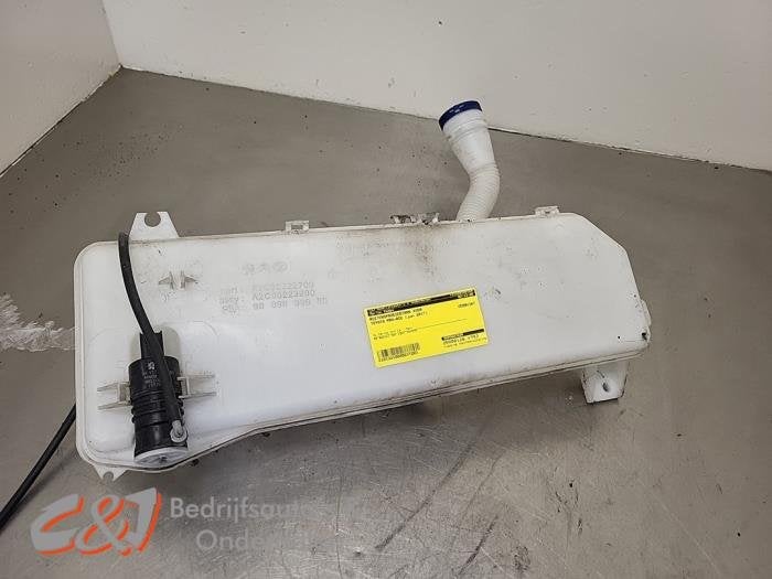 Ruitensproeiertank voor van een Toyota Pro-Ace, Auto-onderdelen, Ruiten en Toebehoren, Gebruikt, -, -, Ophalen of Verzenden