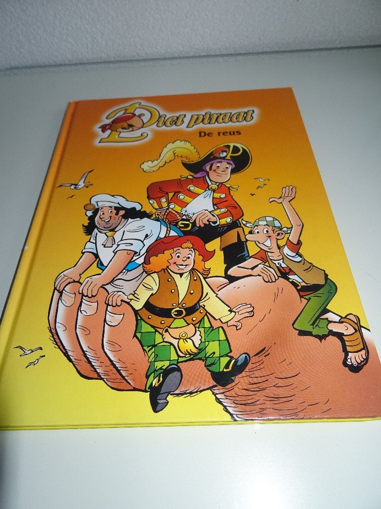 Studio 100 - Piet Piraat, de Reus  en de Schat, Boeken, Ophalen, Zo goed als nieuw, 3 tot 4 jaar