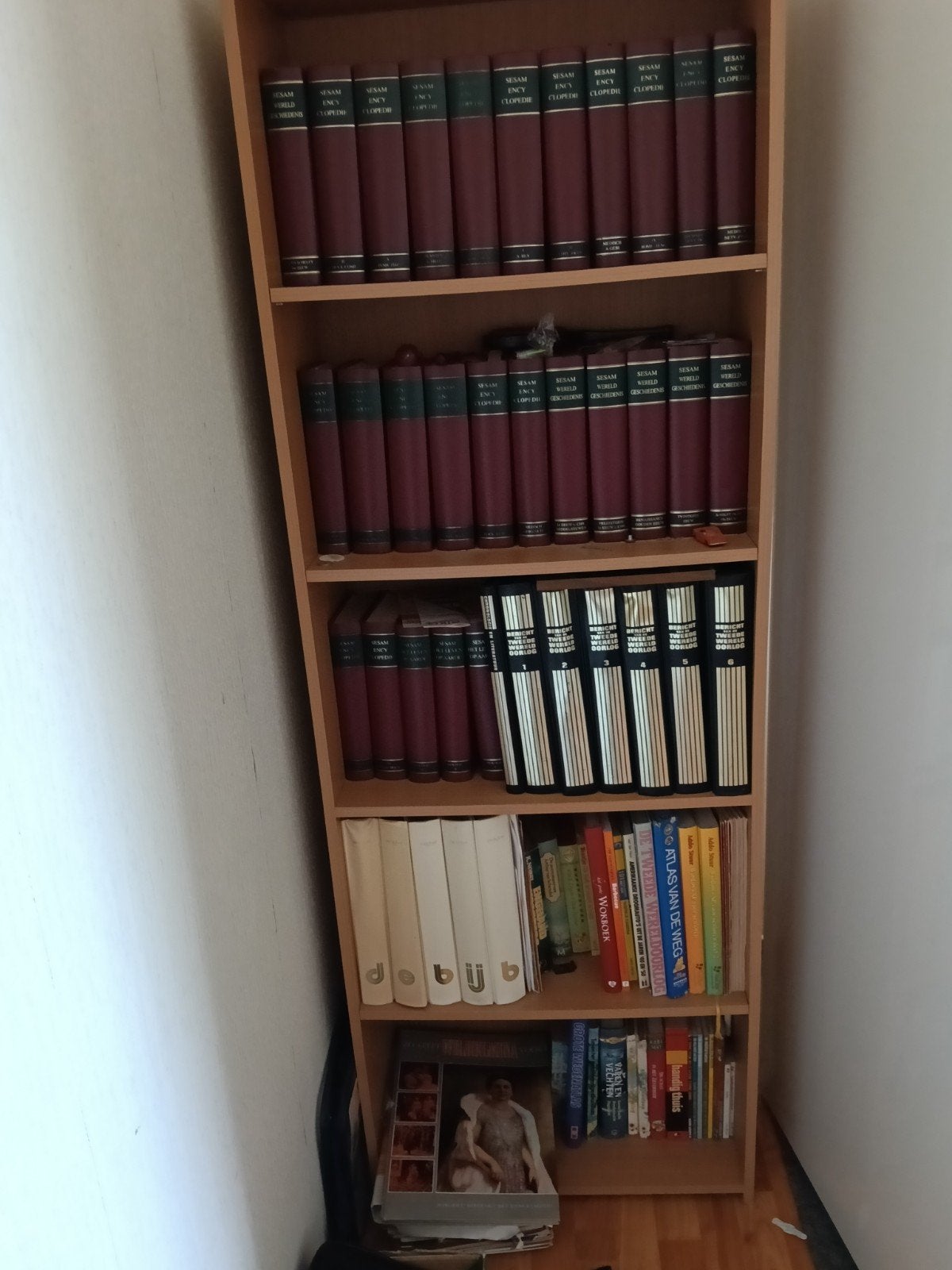 Boekenkast met encyclopedieën, Boeken, Encyclopedieën, Ophalen