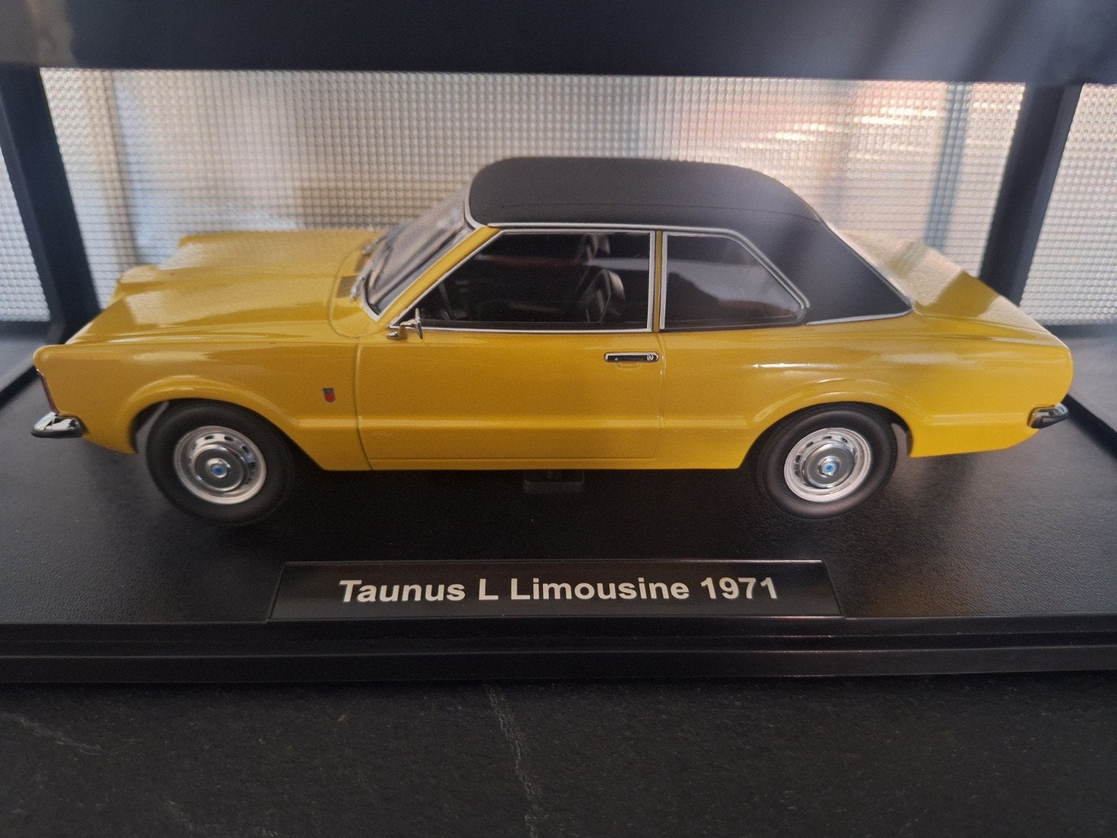 Ford Taunus L Sedan 1971 Schaal 1:18, Overige merken, Auto, K&K, Ophalen of Verzenden