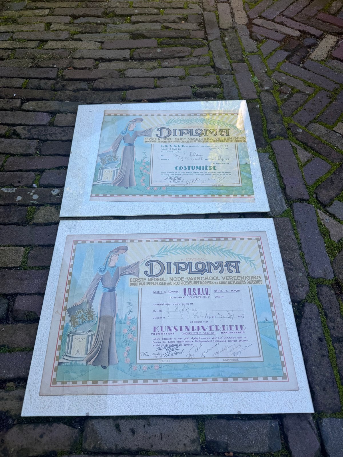 Antieke diploma's Mode Vakschool - Costumiere & Kunstnijverh, Ophalen, Gebruikt