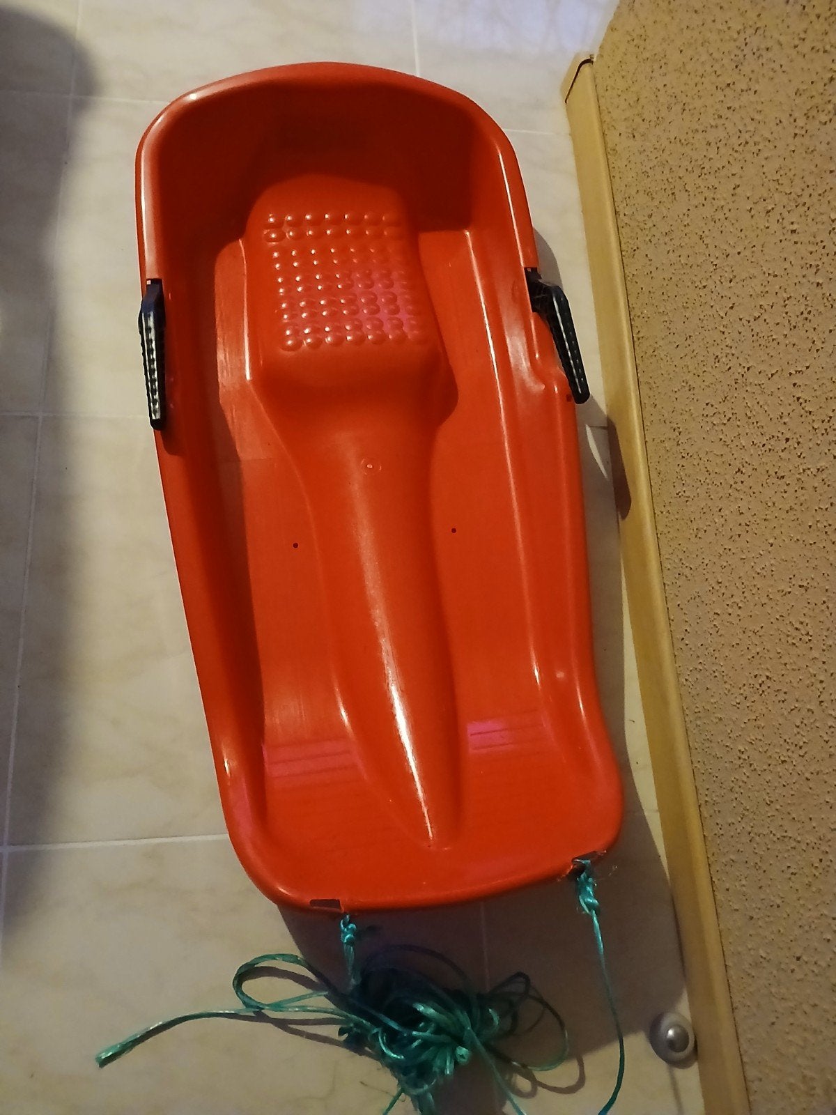 Leuke rode slee, perfect voor een dagje in de sneeuw, Ophalen