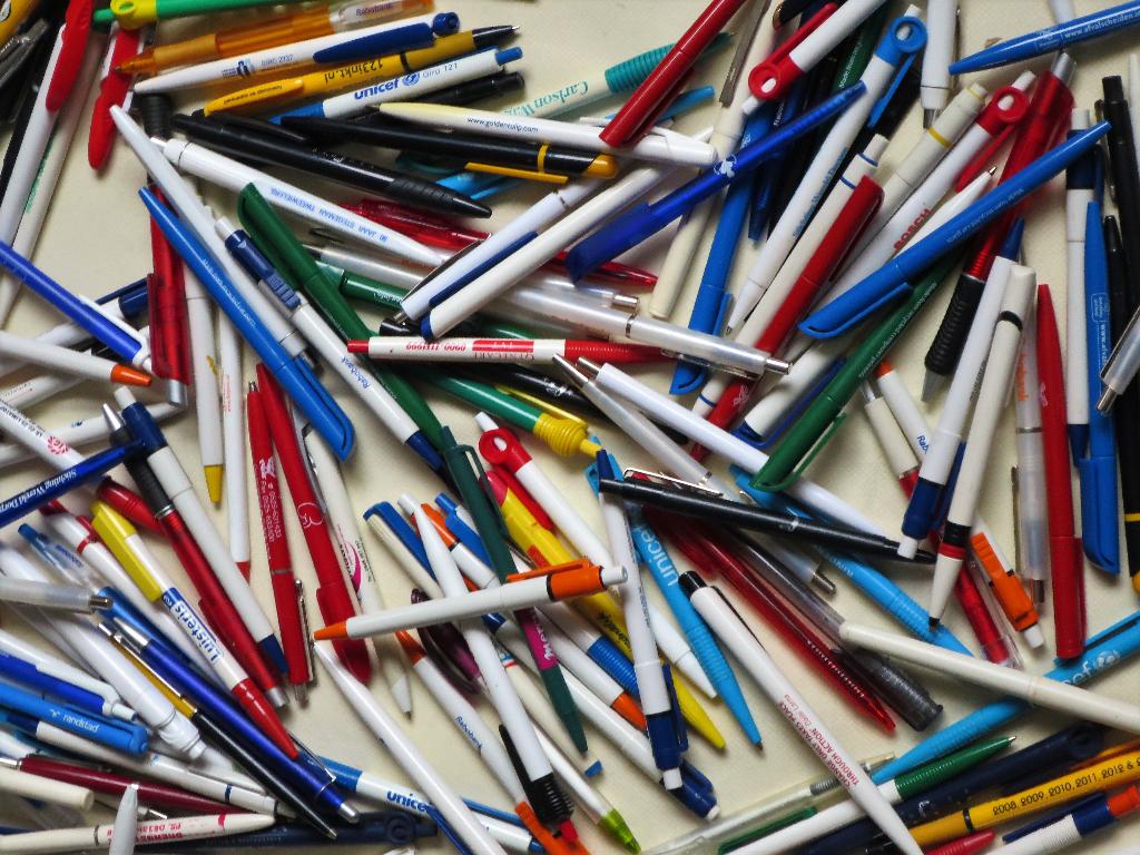 Doos vol reclamepennen (3000 Stuks), Verzamelen, Gebruikt, Balpen, Met reclame, Ophalen