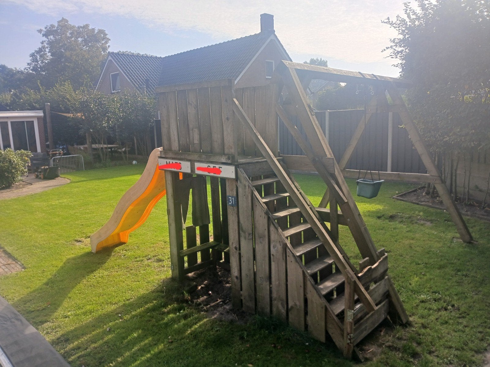 Houten speeltoestel met glijbaan en schommel, Ophalen, Gebruikt, Glijbaan