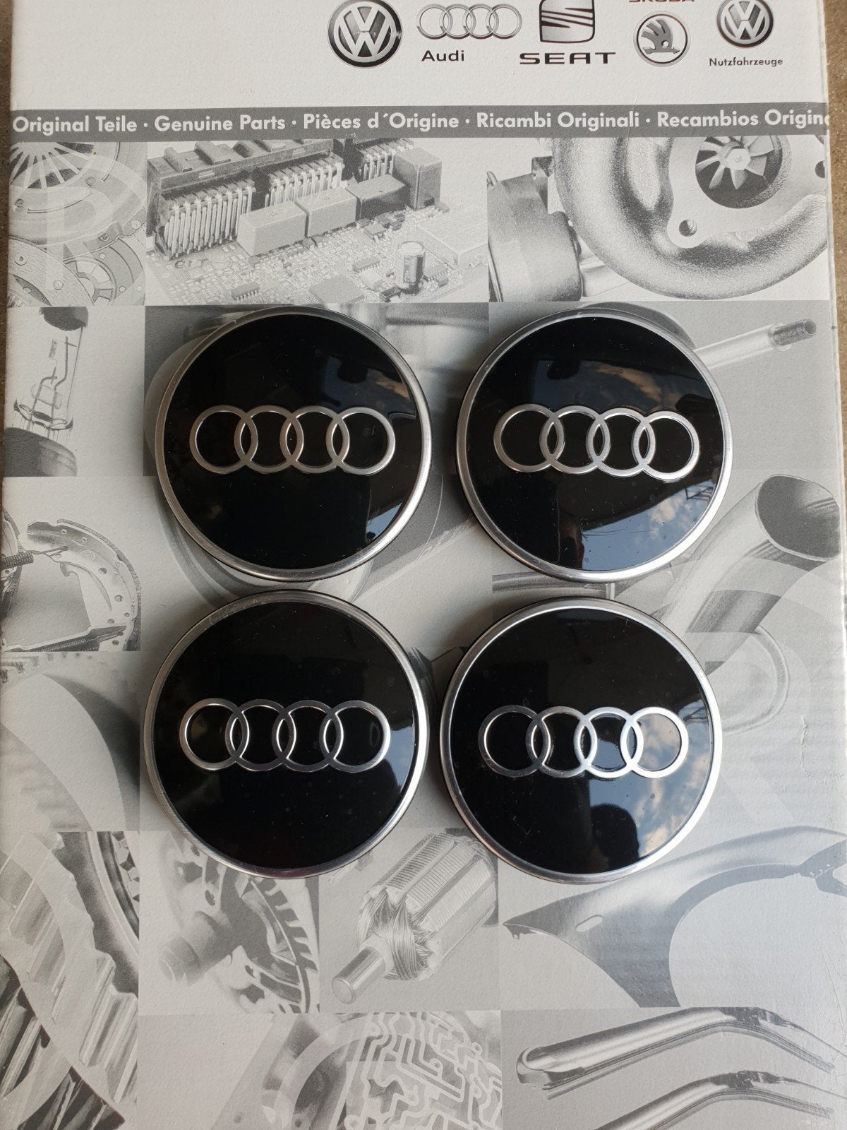 Set van 4 originele Audi naafkappen, Ophalen of Verzenden, Nieuw