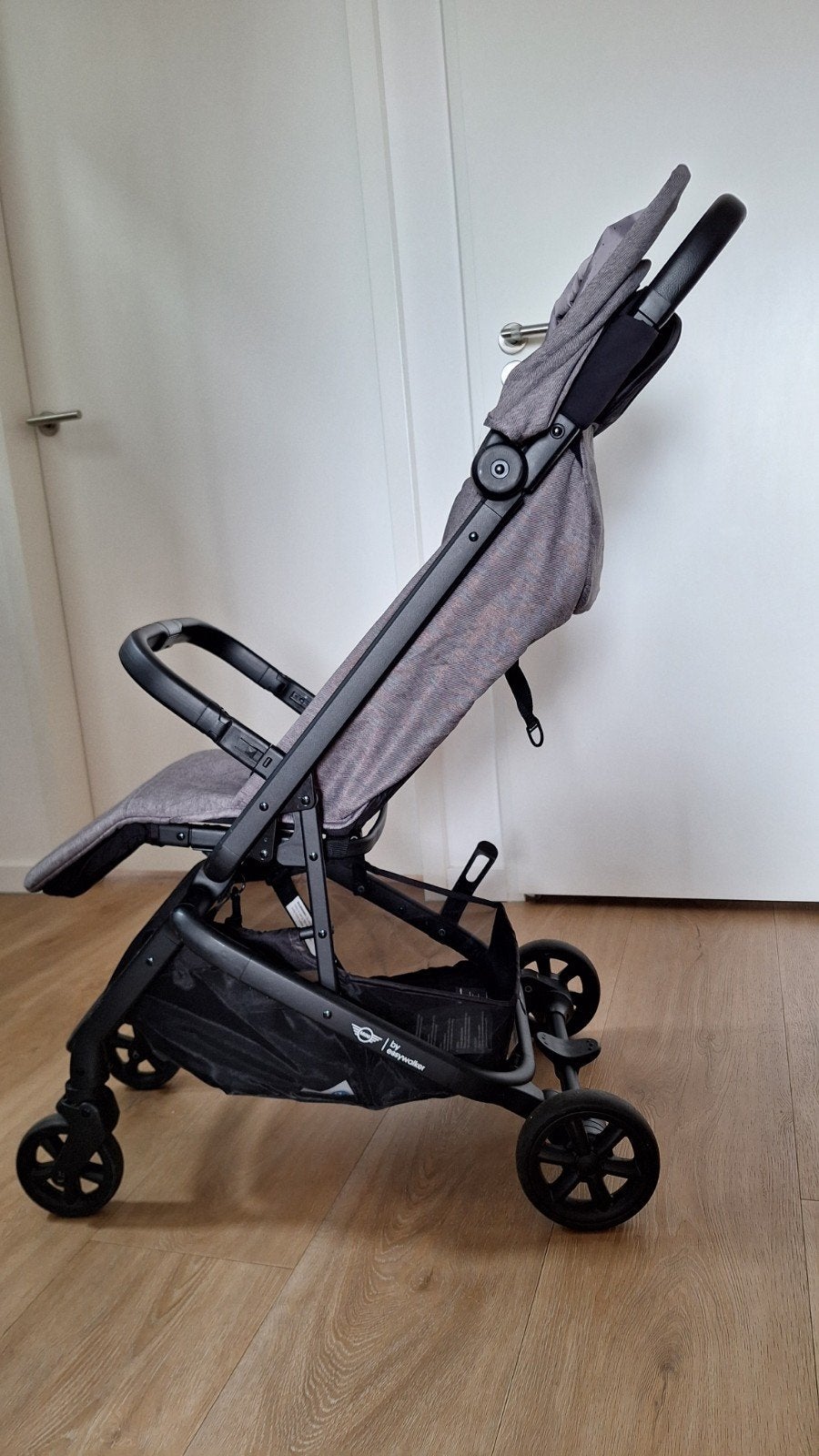 Easywalker MINI Buggy Go - Compacte en lichte buggy, Kinderen en Baby's, Buggy's, Ophalen, Zo goed als nieuw, Overige merken, Verstelbare rugleuning