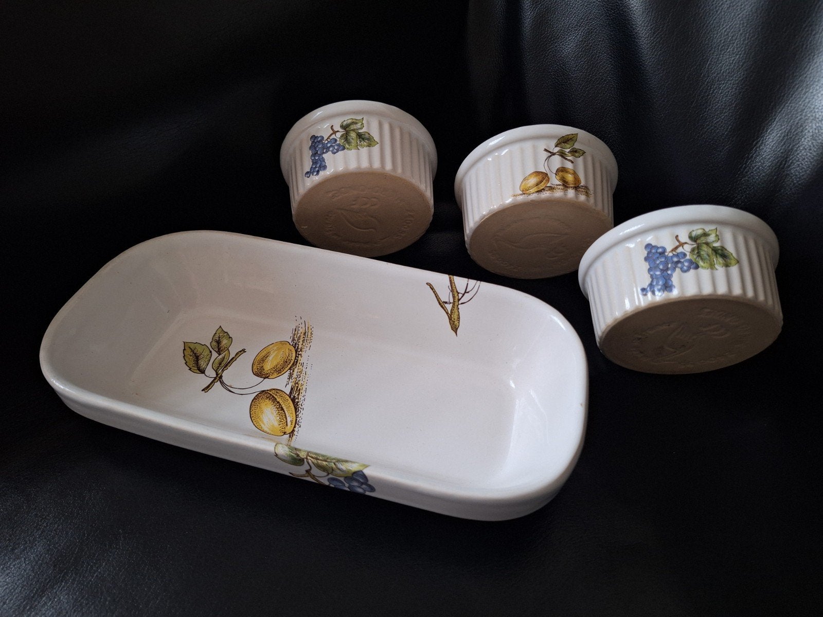 CCF  Ovenschaal en 3 Ramequins - Made in France, Huis en Inrichting, Gebruikt, Keramiek, Ophalen of Verzenden, Schaal of Schalen