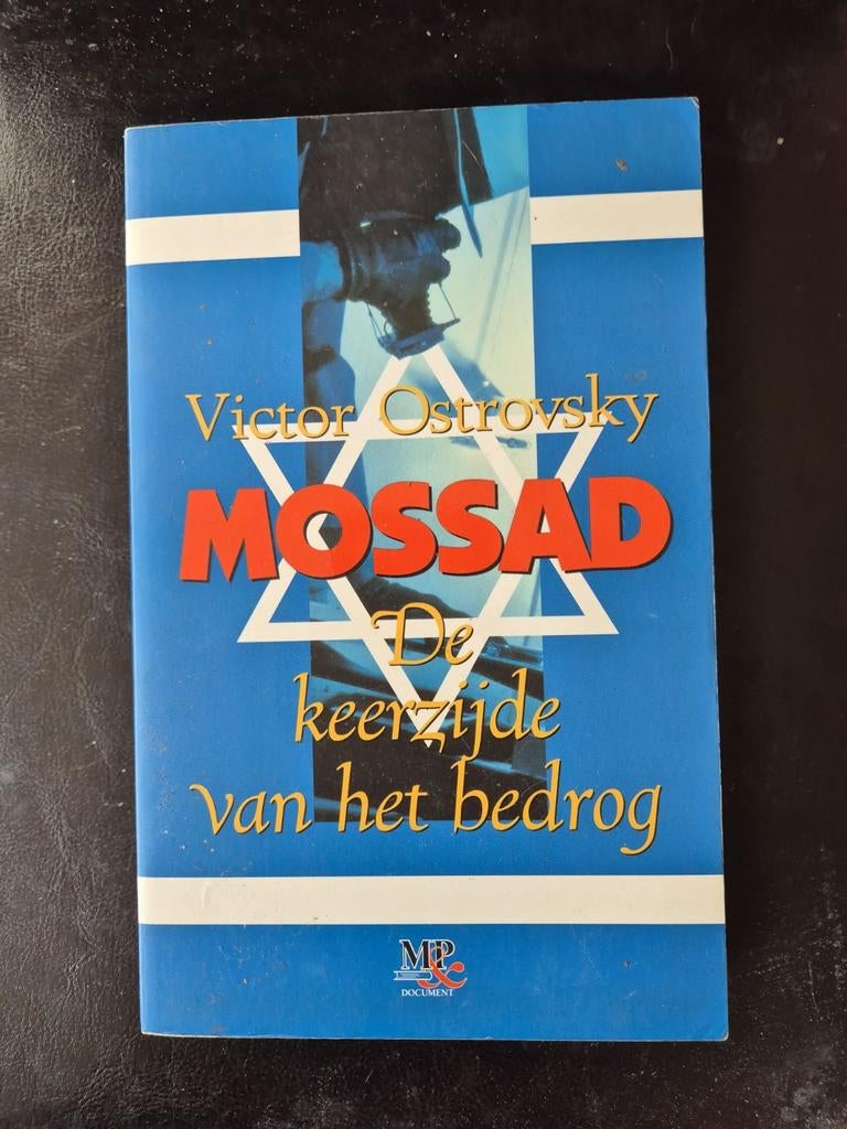 Mossad: De keerzijde van het bedrog - Victor Ostrovsky, Ophalen of Verzenden, Zo goed als nieuw, Victor Ostrosvky