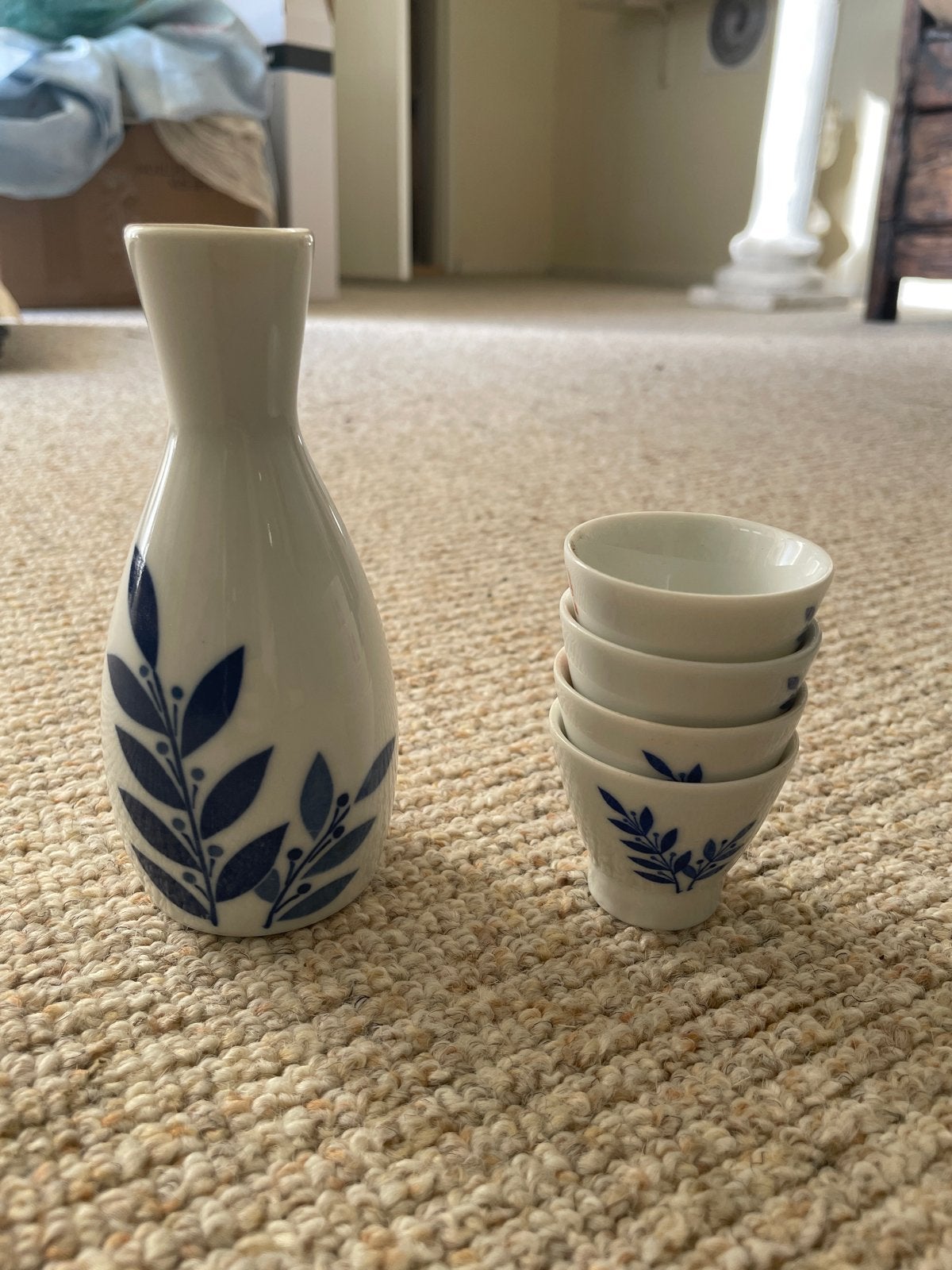 Gekkikan Sake set - Karaf en 4 kopjes - Zo goed als nieuw, Aziatisch, Overige merken, Keramiek, Ophalen of Verzenden