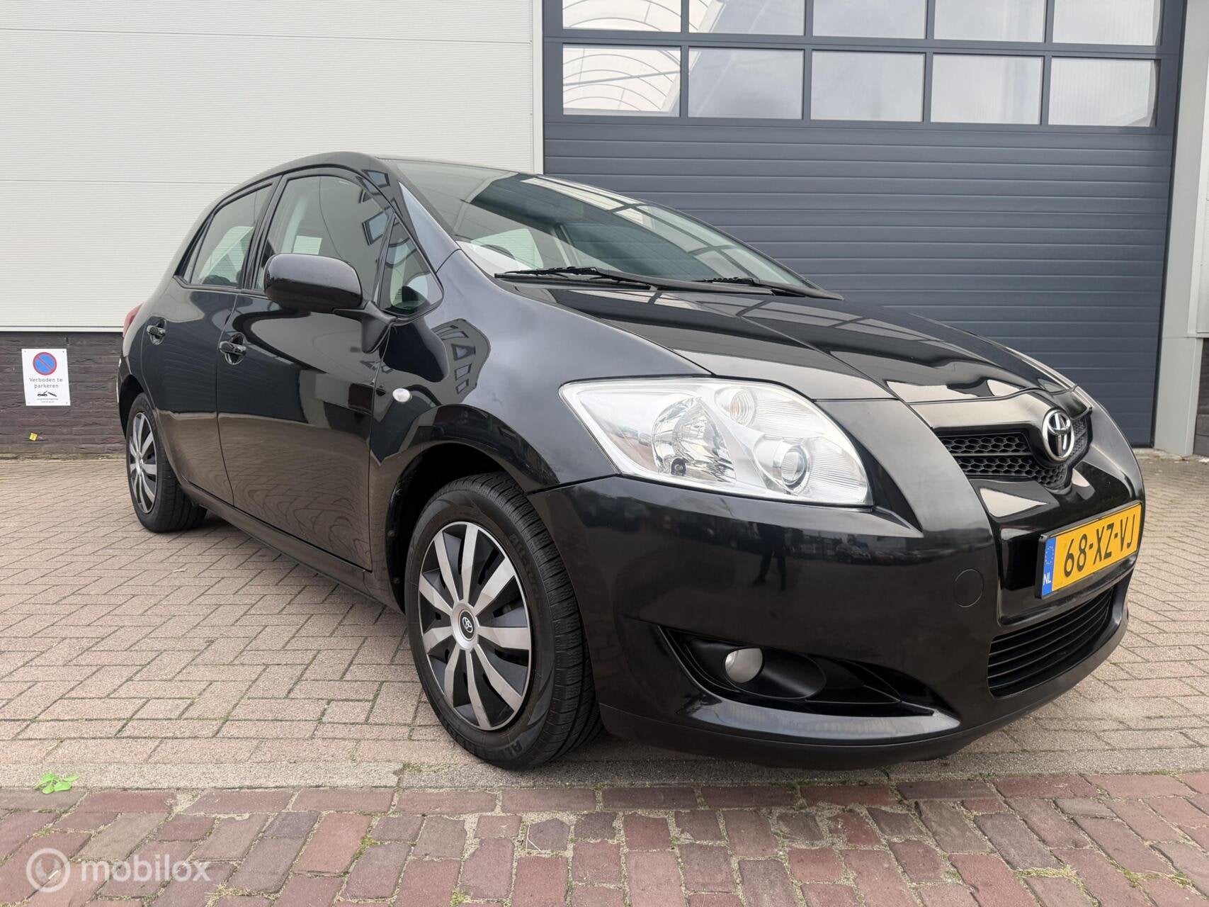 Toyota Auris 1.6-16V Sol Business AUTOMAAT/NAVI/CRUISE/TREKH, Auto's, 450 kg, Gebruikt, 4 cilinders, Zwart