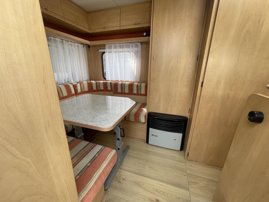 Bürstner Fun 435 TK 5 Pers. Nette tent, Caravans en Kamperen, Caravans, Bedrijf, Bürstner, Koelkast, 4 tot 5 meter