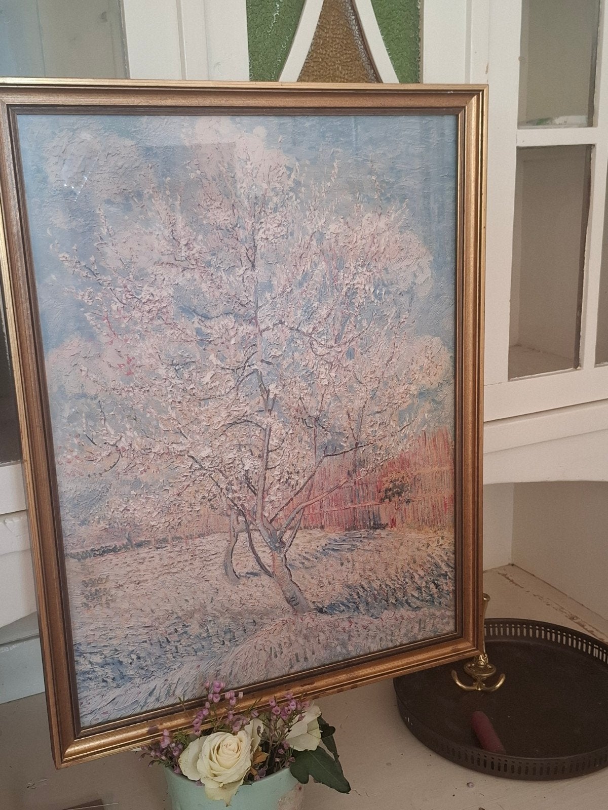 Ingelijste reproductie: Bloeiende perzikboom (Van Gogh), Bloemen, Ophalen of Verzenden, Print, Papier