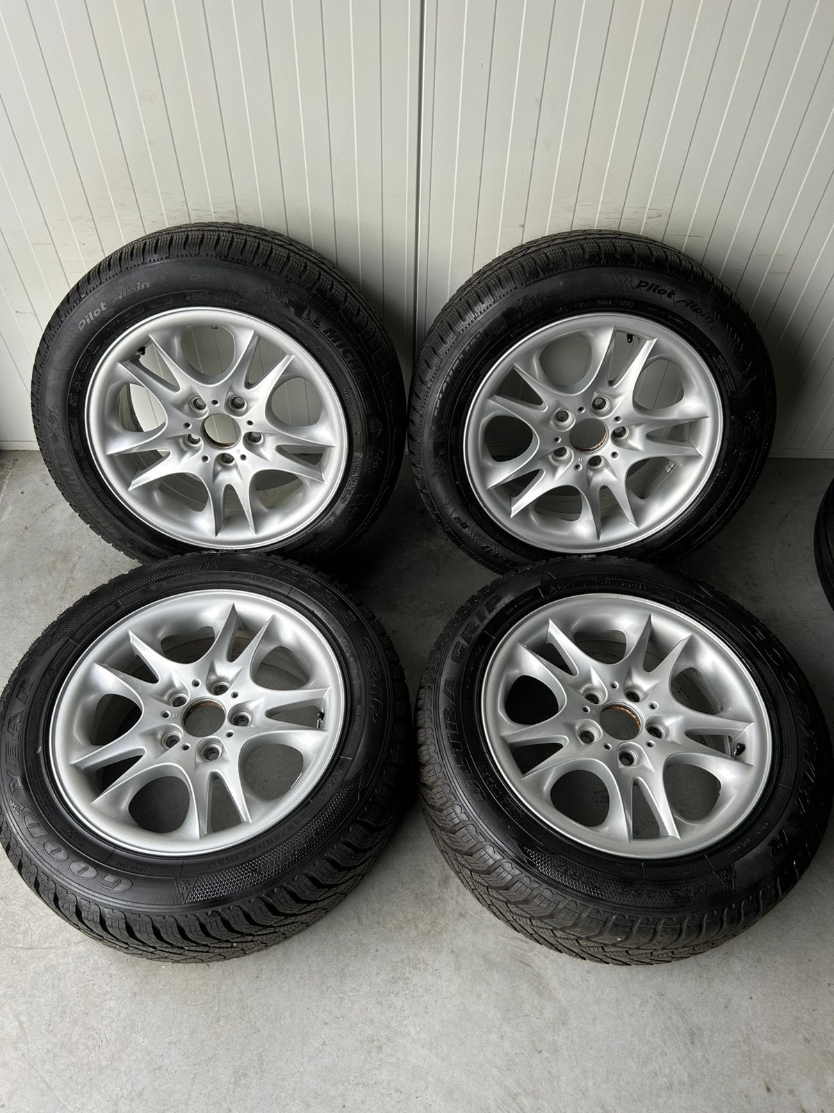 Originele BMW X3 E83 Style 111 5x120 17 Inch Winter +7,5mm, Auto-onderdelen, Banden en Velgen, 17 inch, 235 mm, Winterbanden