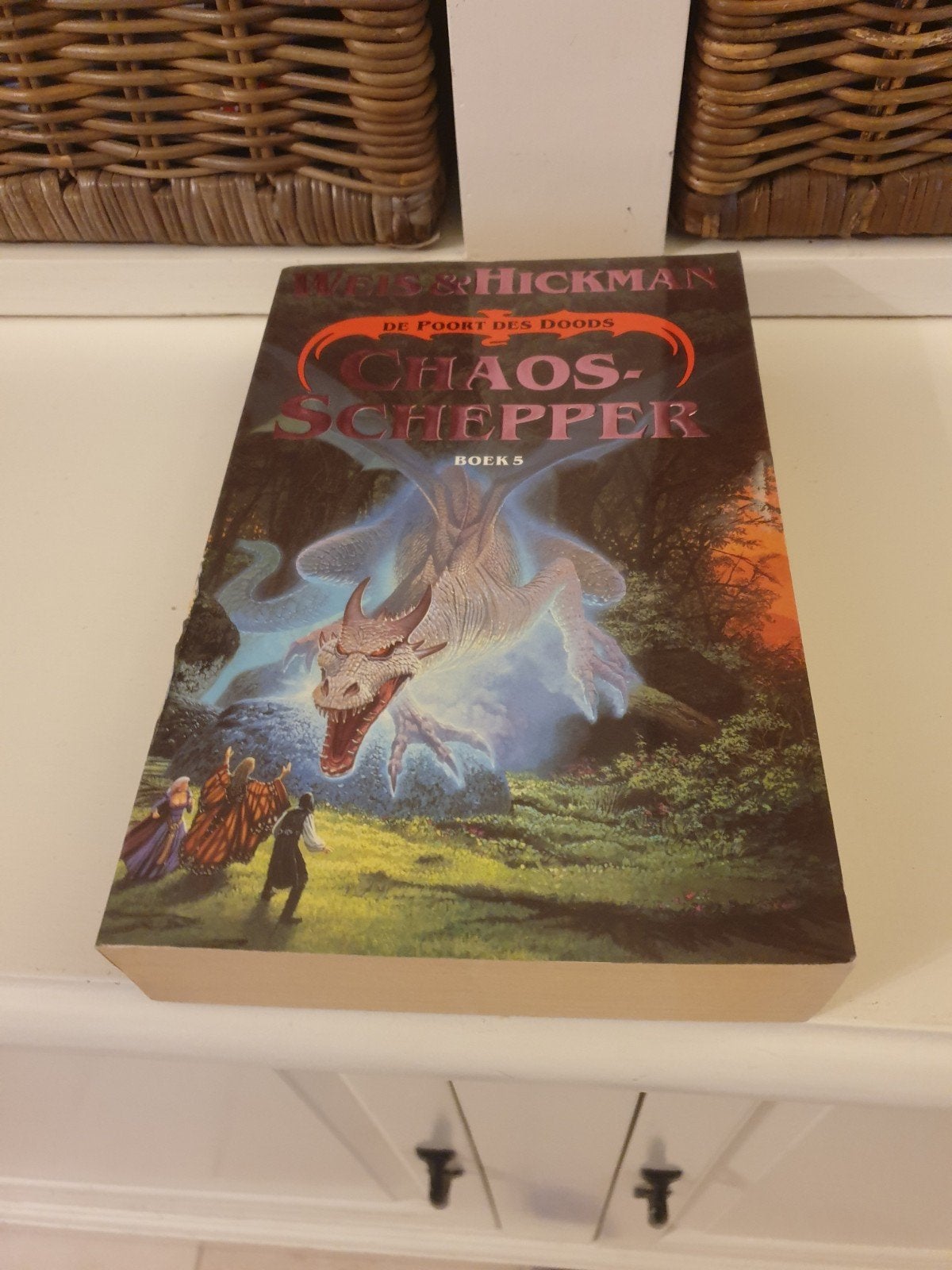 Weis en Hickman - Chaos schepper, Boeken, Ophalen of Verzenden, Gelezen
