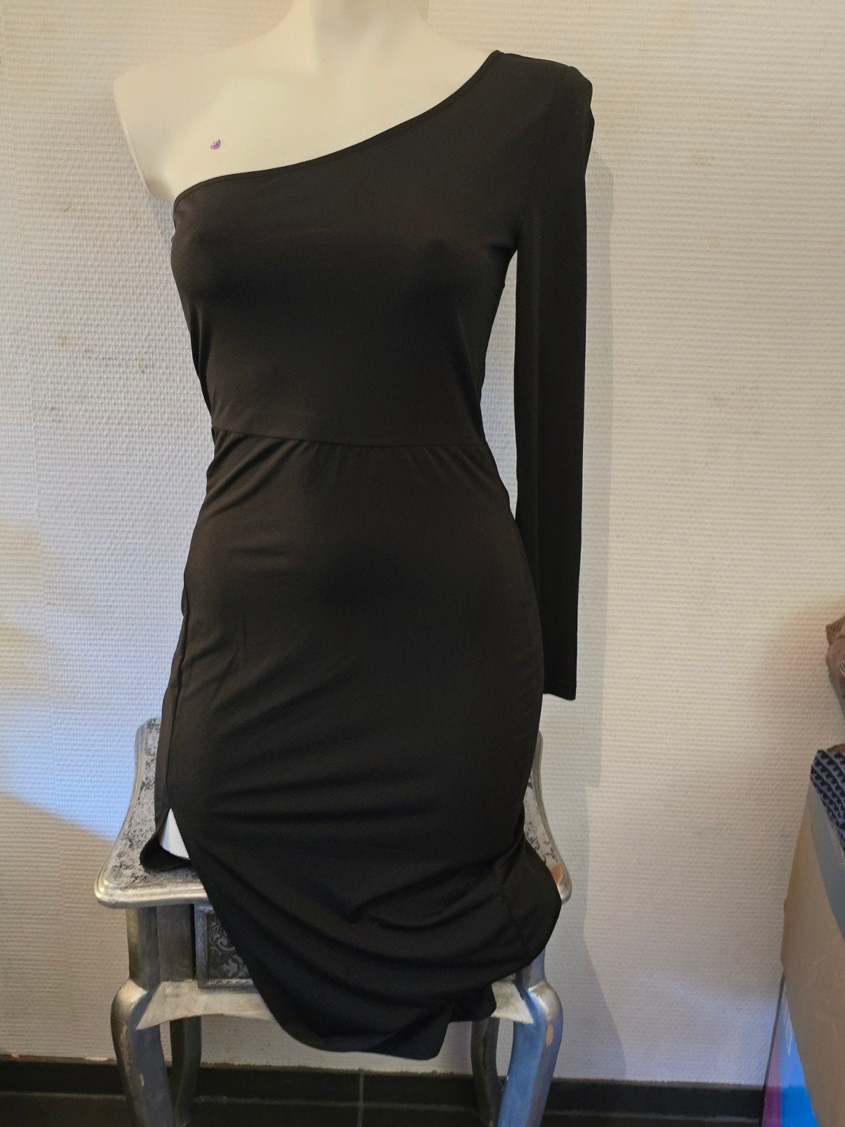 Shein Zwarte one-shoulder jurk met lange mouw maat S, Zwart, Ophalen of Verzenden, Zo goed als nieuw, Maat 36 (S)