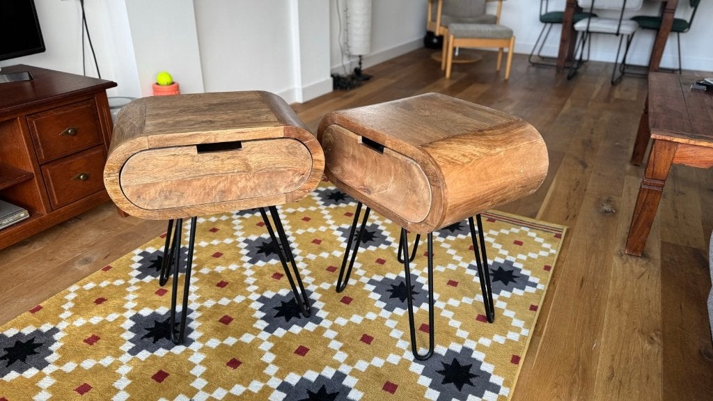 Set van 2 nachtkastjes massief mangohout met hairpin poten, Ophalen, 55 tot 70 cm, Zo goed als nieuw, 45 tot 65 cm