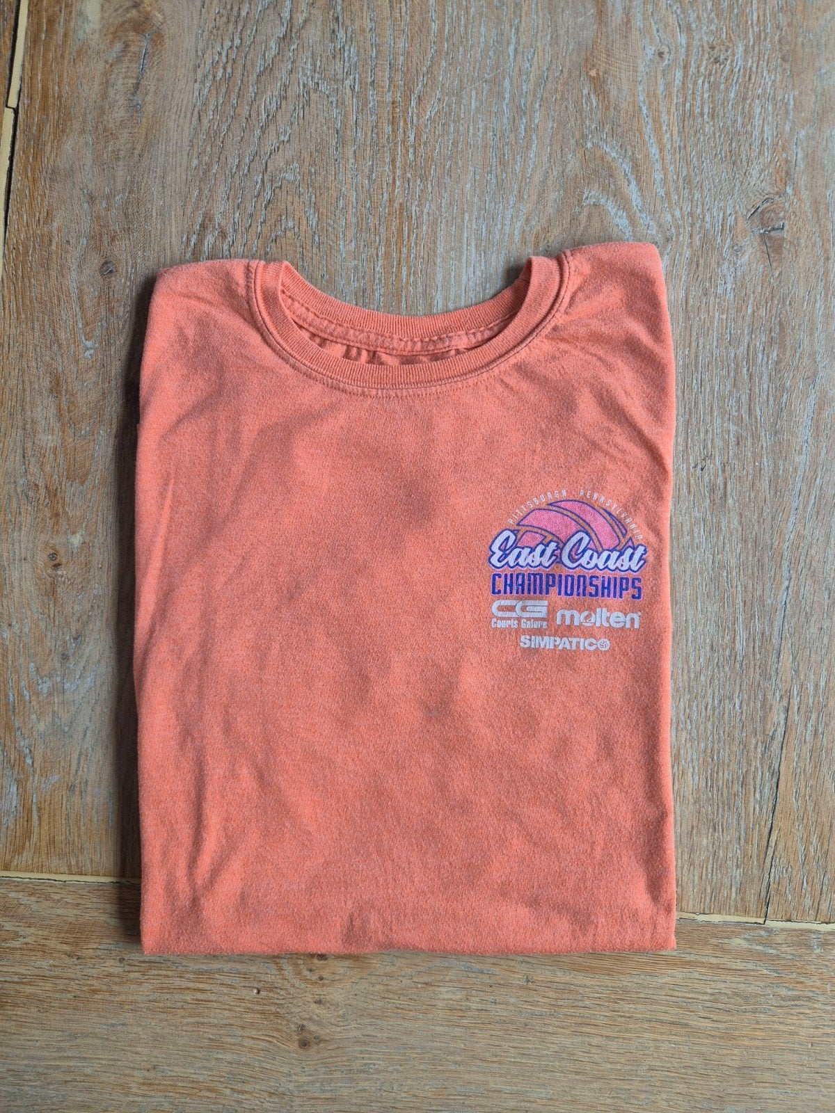 Uniek Vintage T-shirt East Coast Championships Maat M, Ophalen of Verzenden, Gedragen, Maat 48/50 (M), Oranje