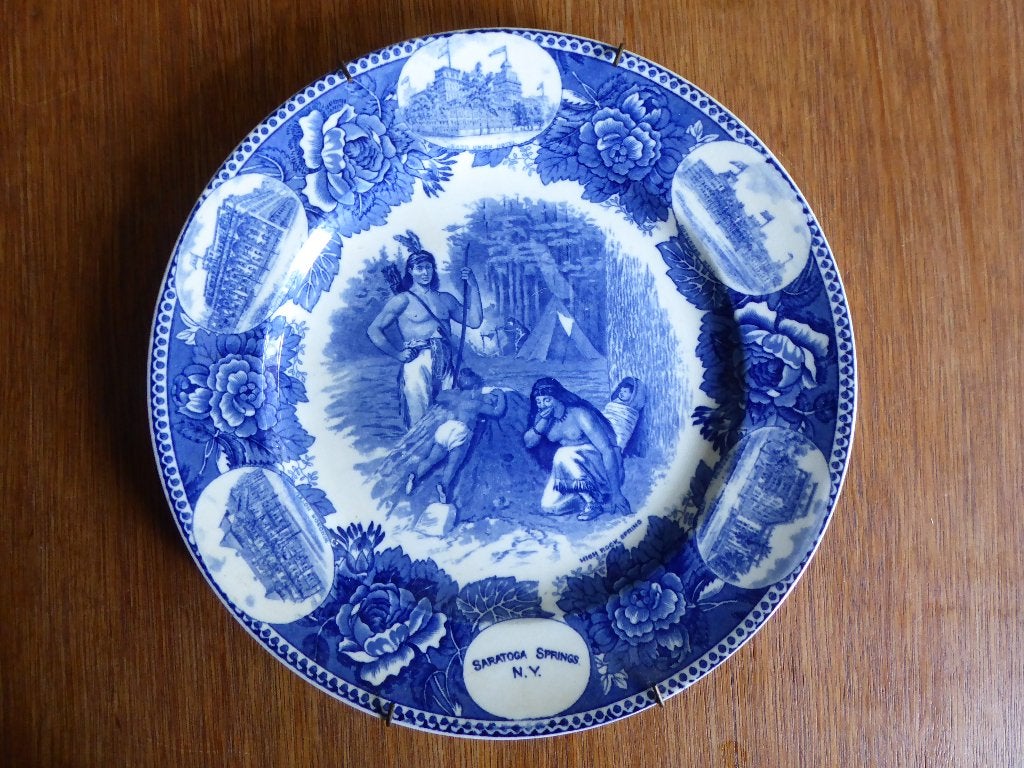 Bord Saratoga Springs N.Y. Wedgwood England, Ophalen of Verzenden, Gebruikt, Porselein, Bord(en)