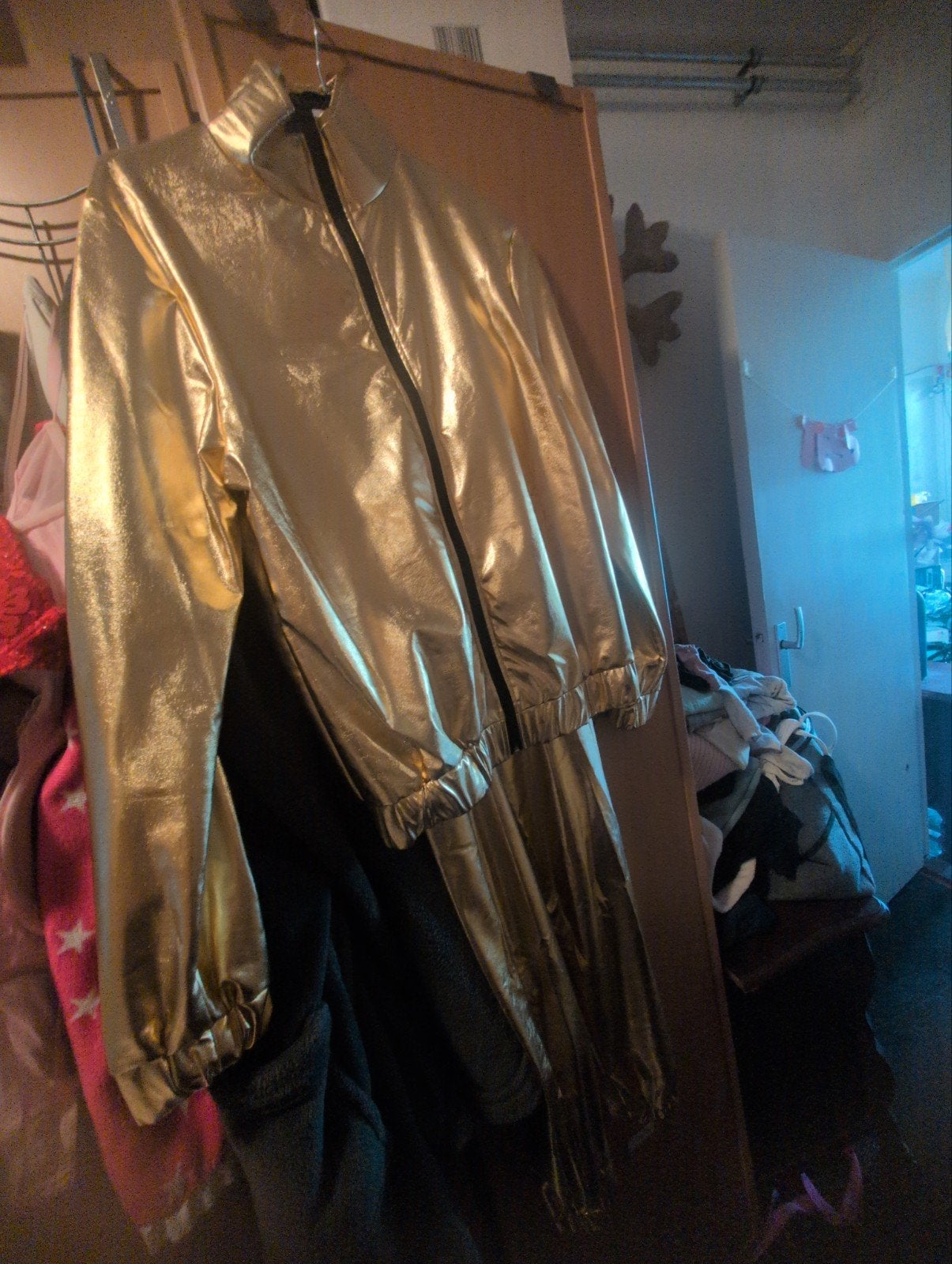 Gouden trainingspak / jumpsuit, Kleding | Dames, Carnavalskleding en Feestkleding, Ophalen, Carnaval, Kleding, Maat 36 (S)