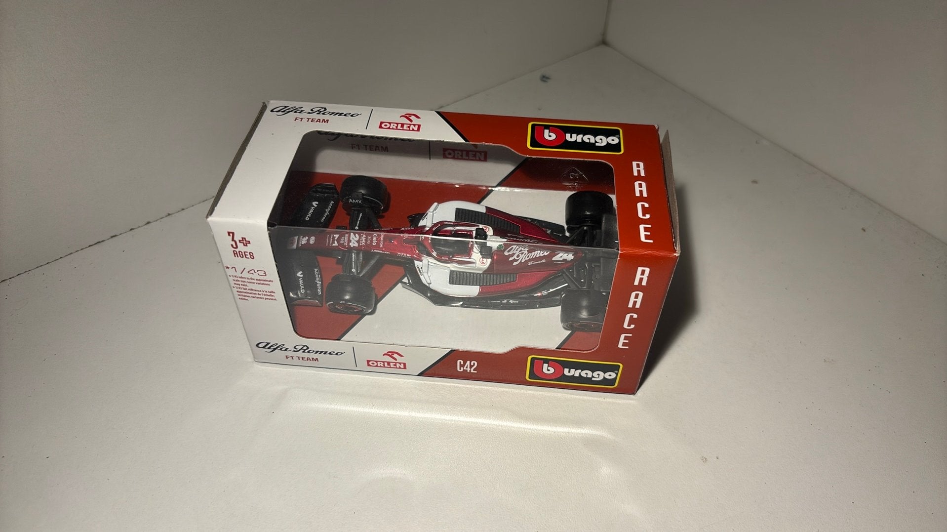 F1 alfa romeo c42 bburago 1.43, Overige merken, Auto, Ophalen of Verzenden, A