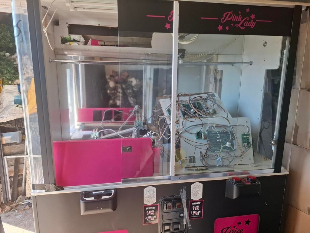 pinklady, Ophalen
