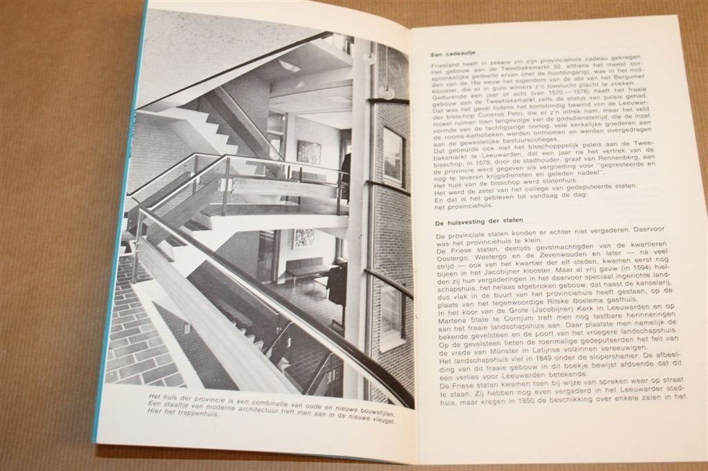 Tweebaksmarkt 52 — Leeuwarden Geschiedenis & Pand, Ophalen of Verzenden, Gelezen