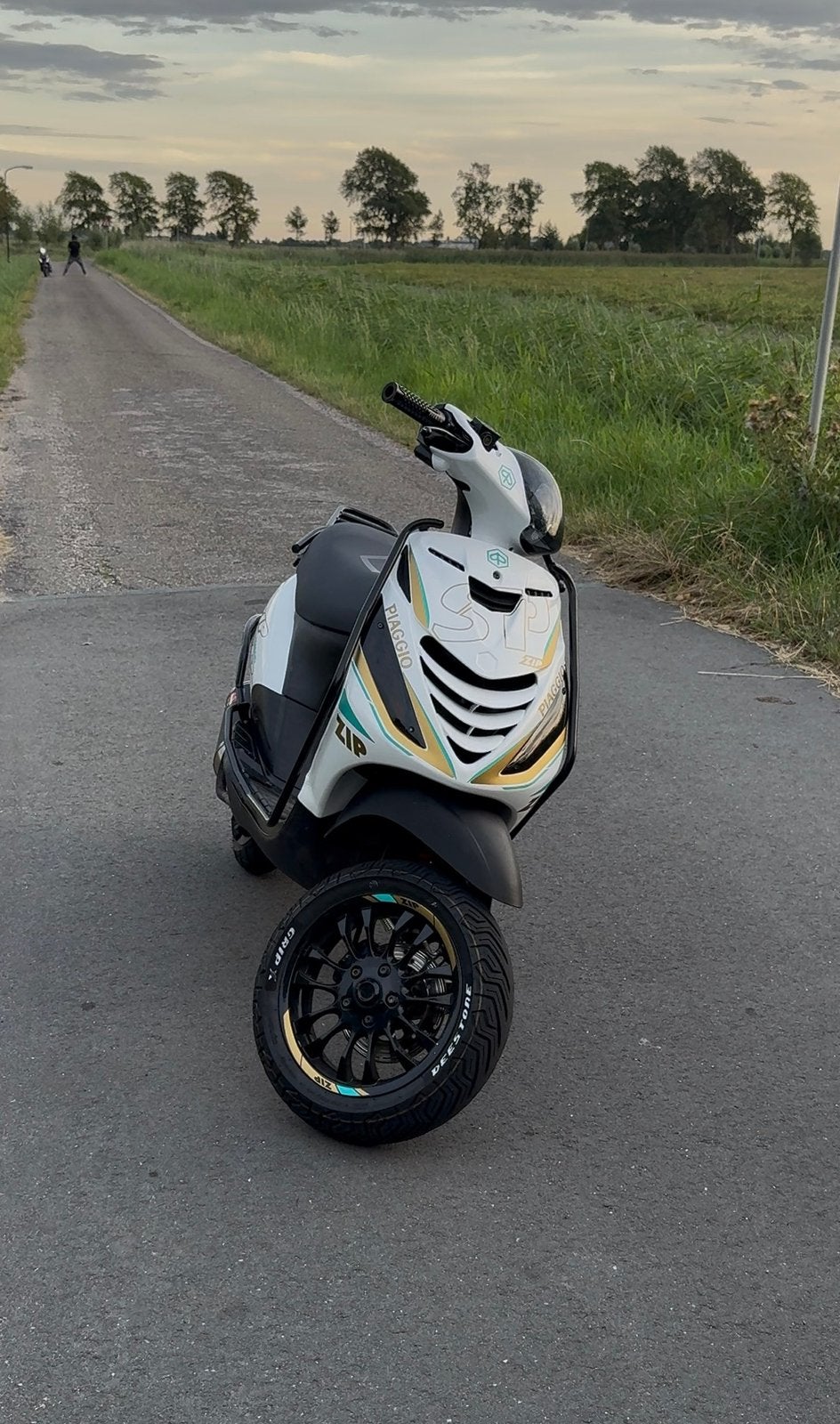 Zip ️WAARDEPEILING️, Fietsen en Brommers, Scooters | Piaggio, Ophalen of Verzenden, Zo goed als nieuw, Benzine, Zip