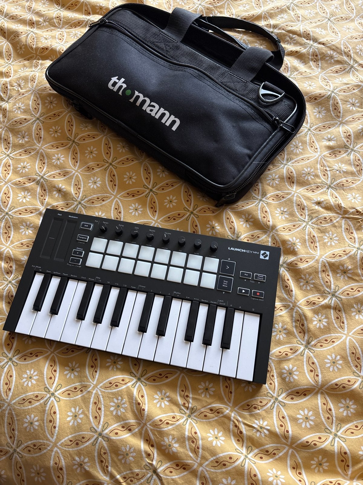 Novation Launchkey Mini MK3 MIDI-keyboard met Thomann tas, Muziek en Instrumenten, Keyboards, Overige aantallen, Zo goed als nieuw