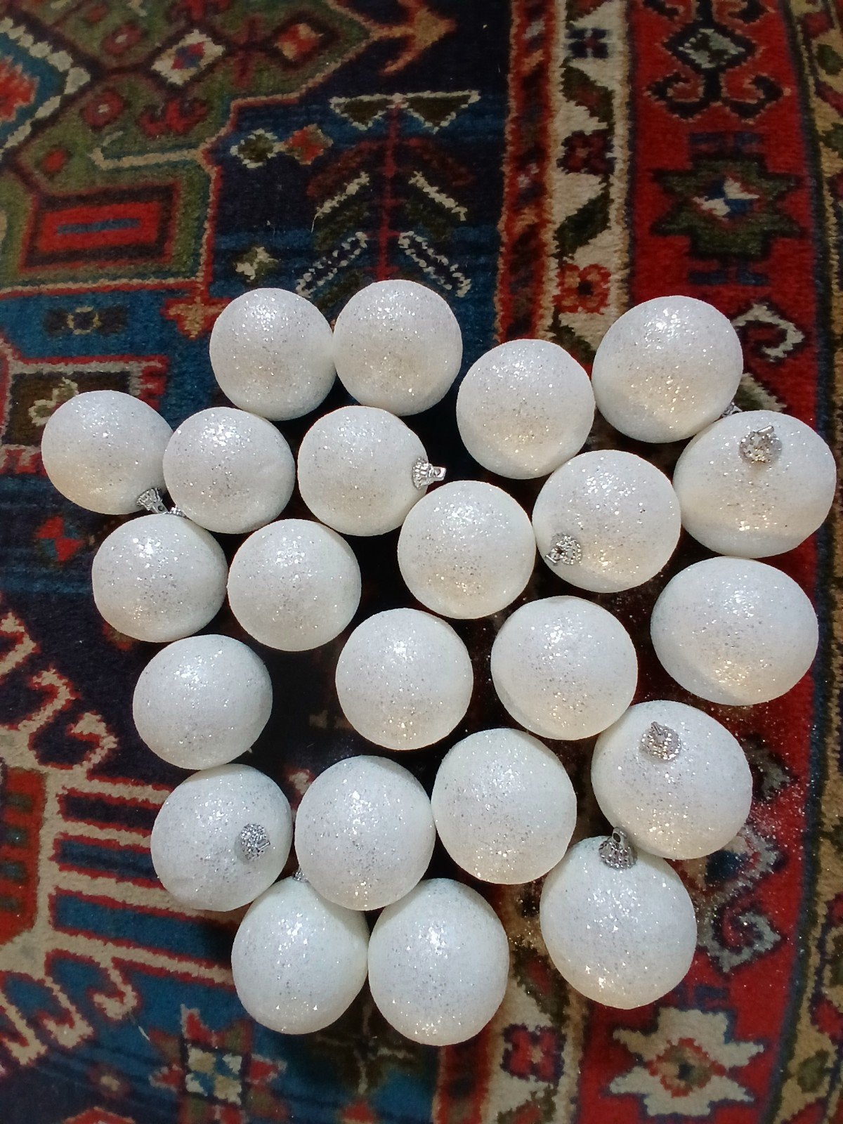 23 plastic wit parelmoer Schittering kerstballen8, Ophalen of Verzenden, Nieuw