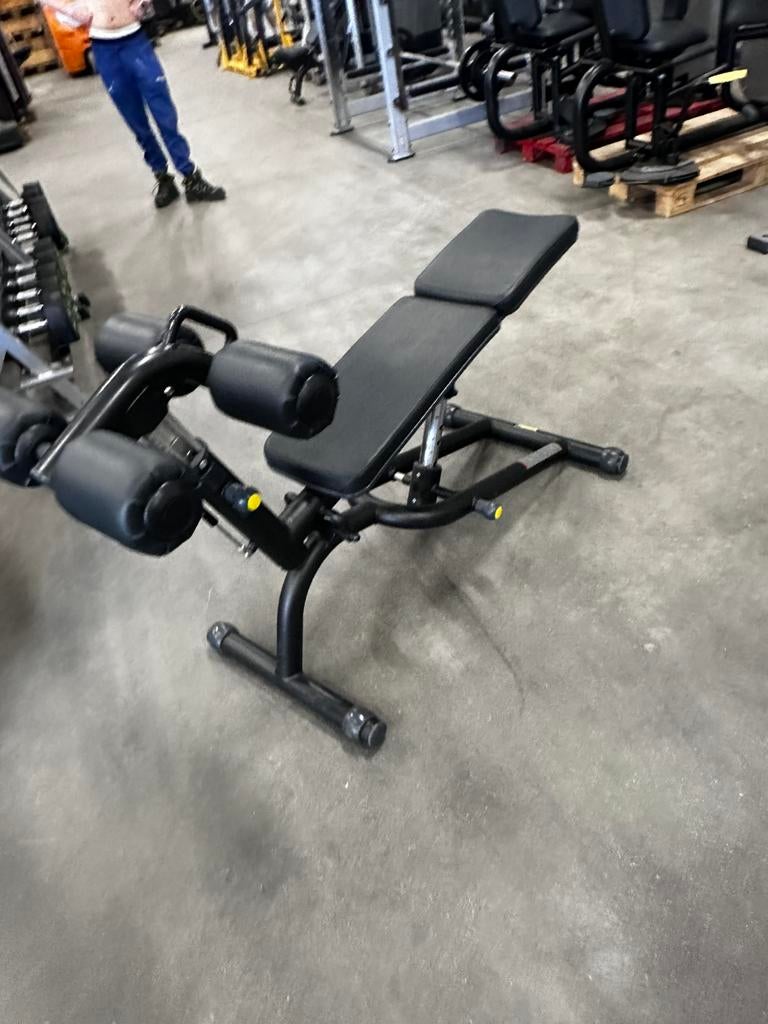 Technogym Ab Crunch Bench, Buikspier Bankje, Sport en Fitness, Ophalen, Gebruikt, Benen, Fitnessbank