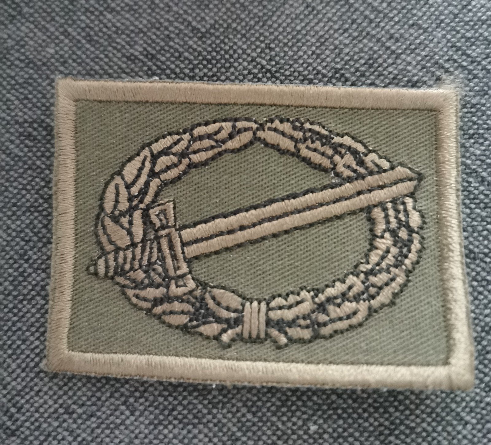 gevechts insigne stof GVT, Verzenden, Landmacht, Nederland, Embleem of Badge