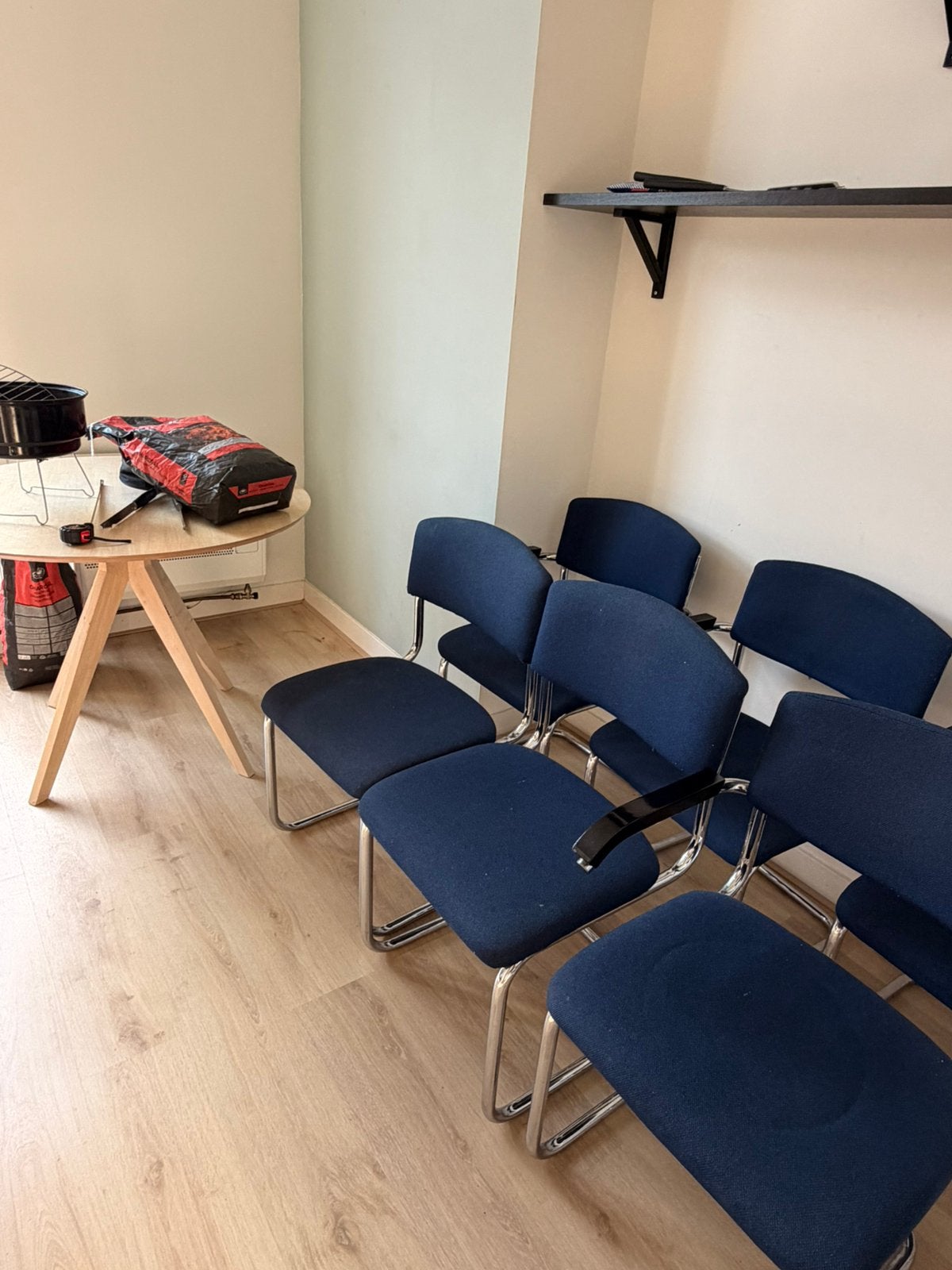 6 Dining chairs, 4 with arm rests, 2 without, Ophalen, Zo goed als nieuw