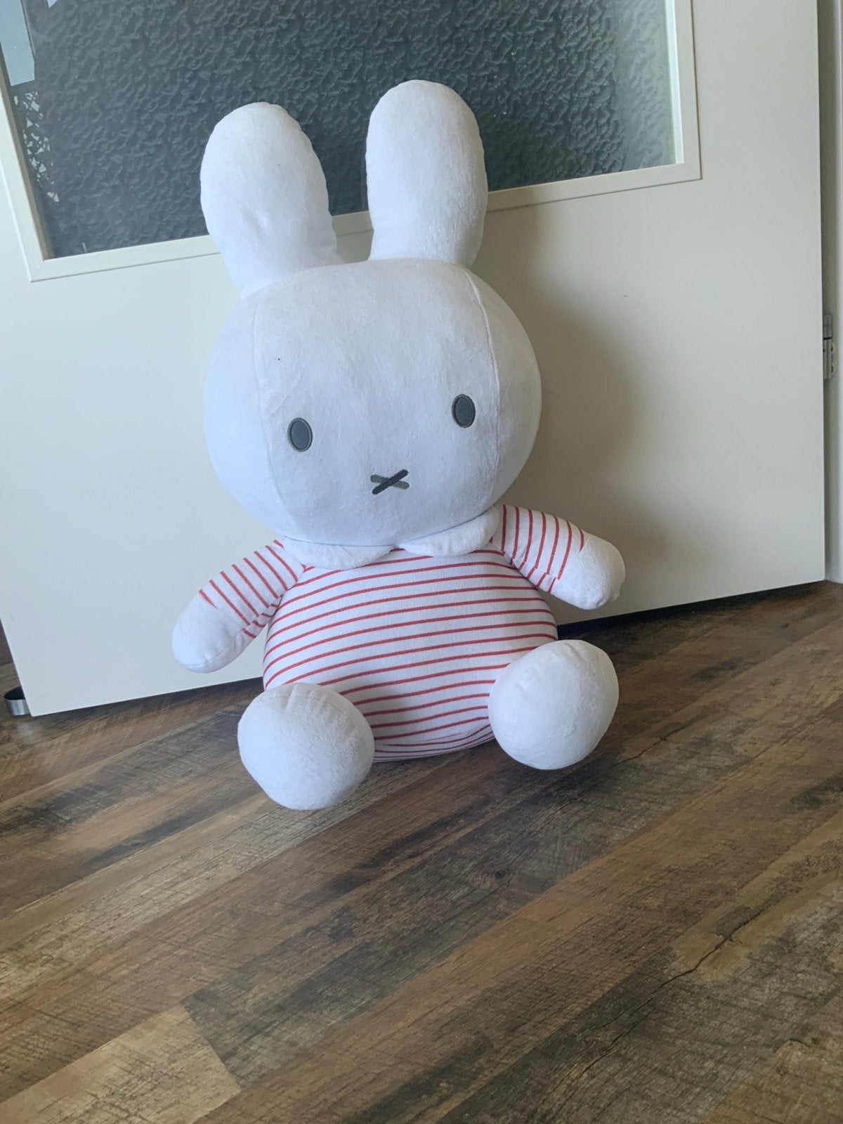 Grote Nijntje knuffel 60 cm - rood gestreept shirt, Ophalen, Konijn, Nijntje, Zo goed als nieuw