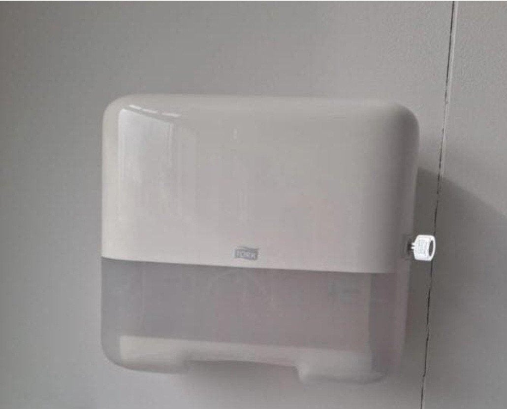 Tork handdoekdispenser - Wit, compact en hygiënisch, Huis en Inrichting, Schoonmaakartikelen, Ophalen, Overige typen
