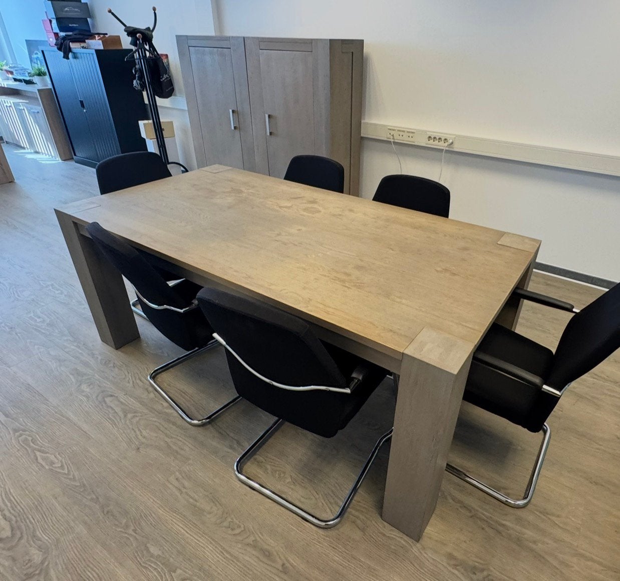 Massief eiken eetkamerset – tafel + 2 kasten, Ophalen