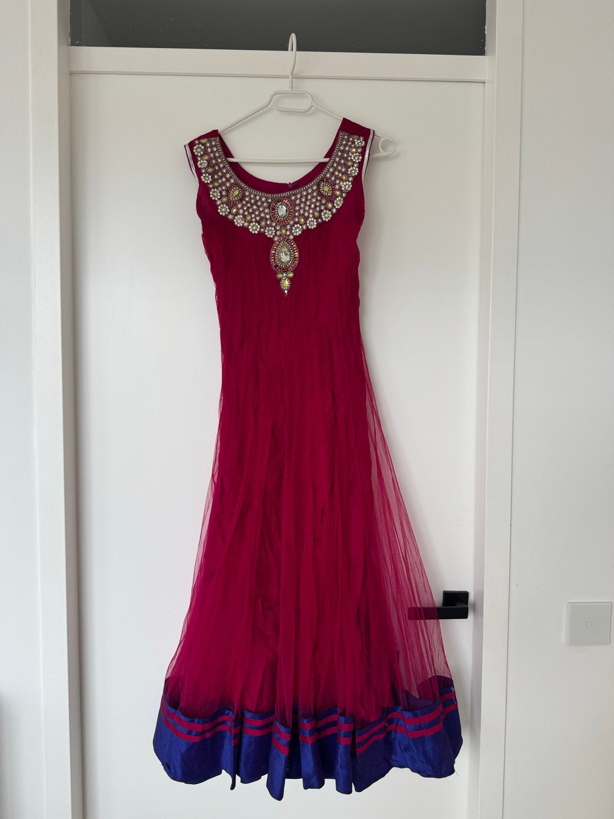 Prachtige Indiase jurk met borduursels, Kleding | Dames, Maat 38/40 (M), Ophalen of Verzenden, Zo goed als nieuw, Rood