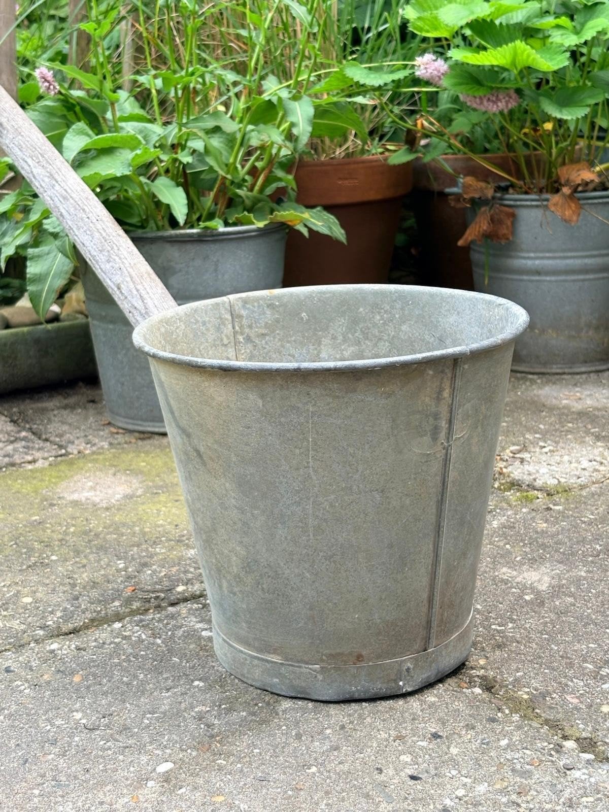 Oude zinken schepemmer met steel - landelijk decoratie, Ophalen