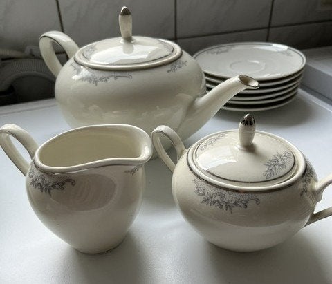 12 delig thee servies, Verzamelen, Ophalen, Zo goed als nieuw, Porselein, Compleet servies