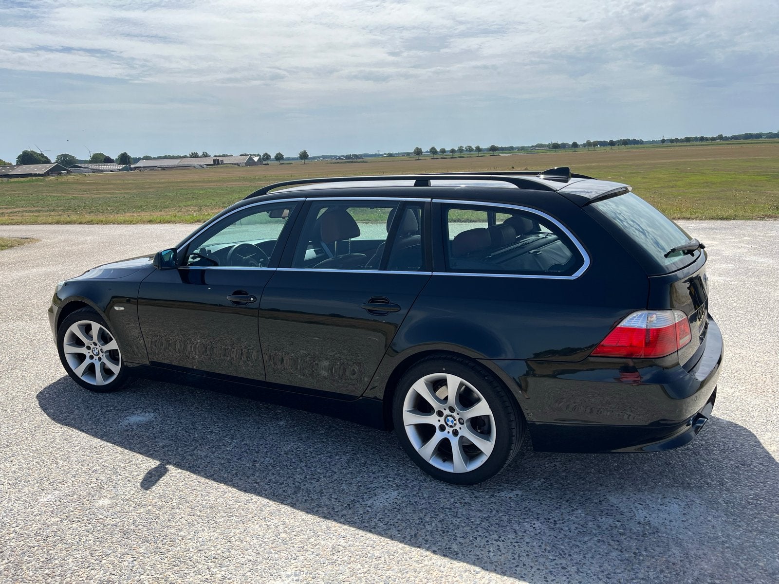 BMW 5-Serie 3.0 XI 530 Touring AUT Zwart, Automaat, 1675 kg, Vierwielaandrijving, Particulier